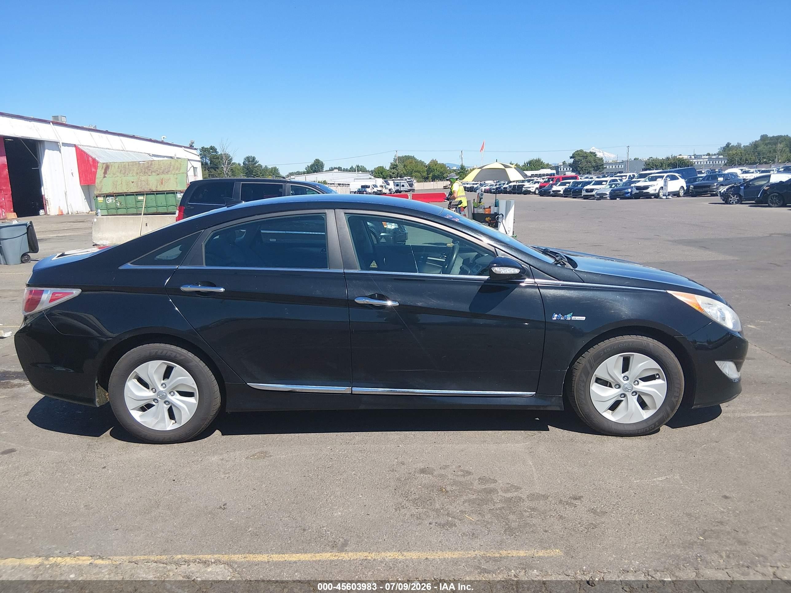 2013 Hyundai Sonata Hybrid   vin: KMHEC4A4XDA065956