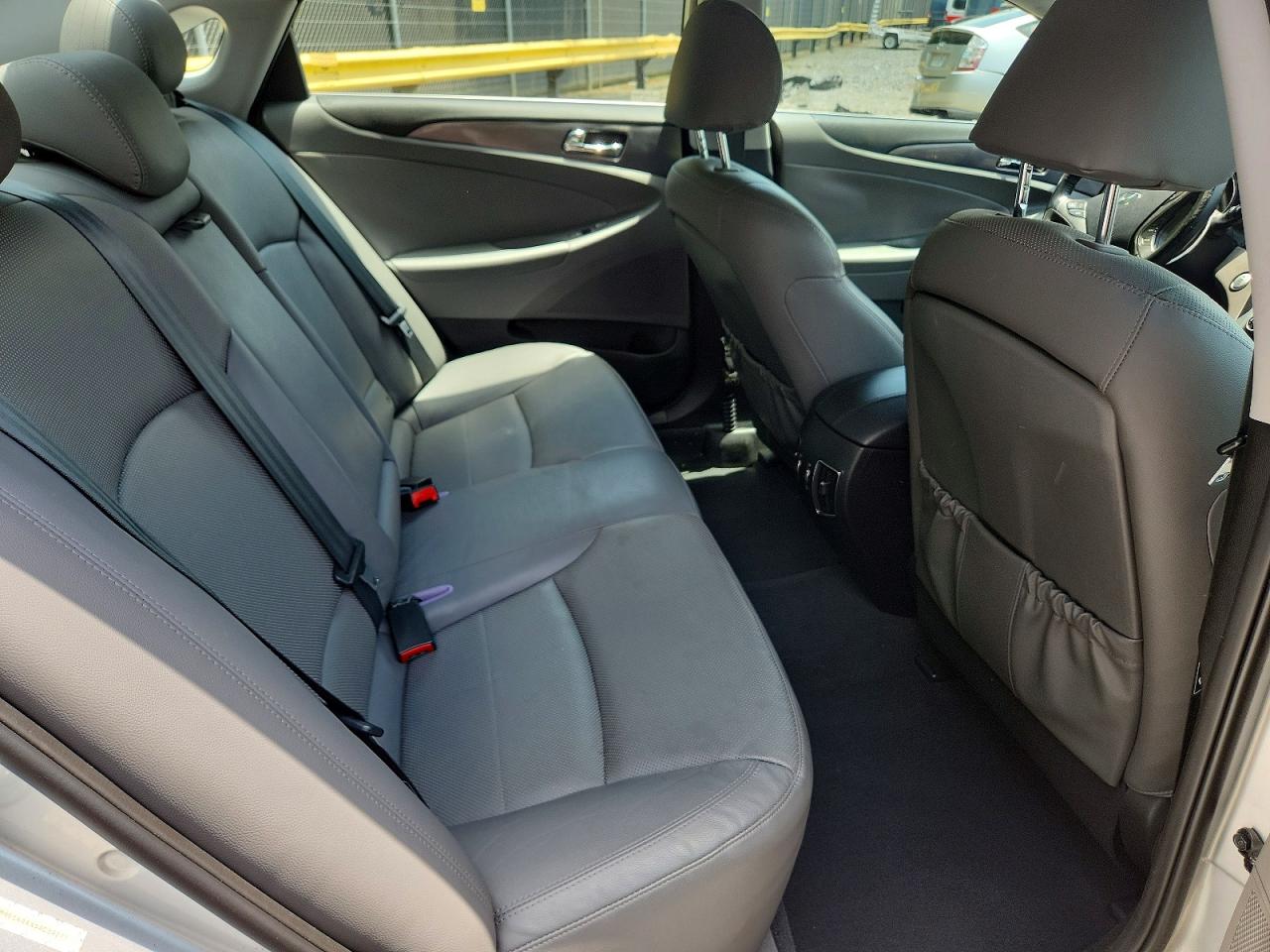 2013 Hyundai Sonata Hybrid Silver vin: KMHEC4A4XDA089271