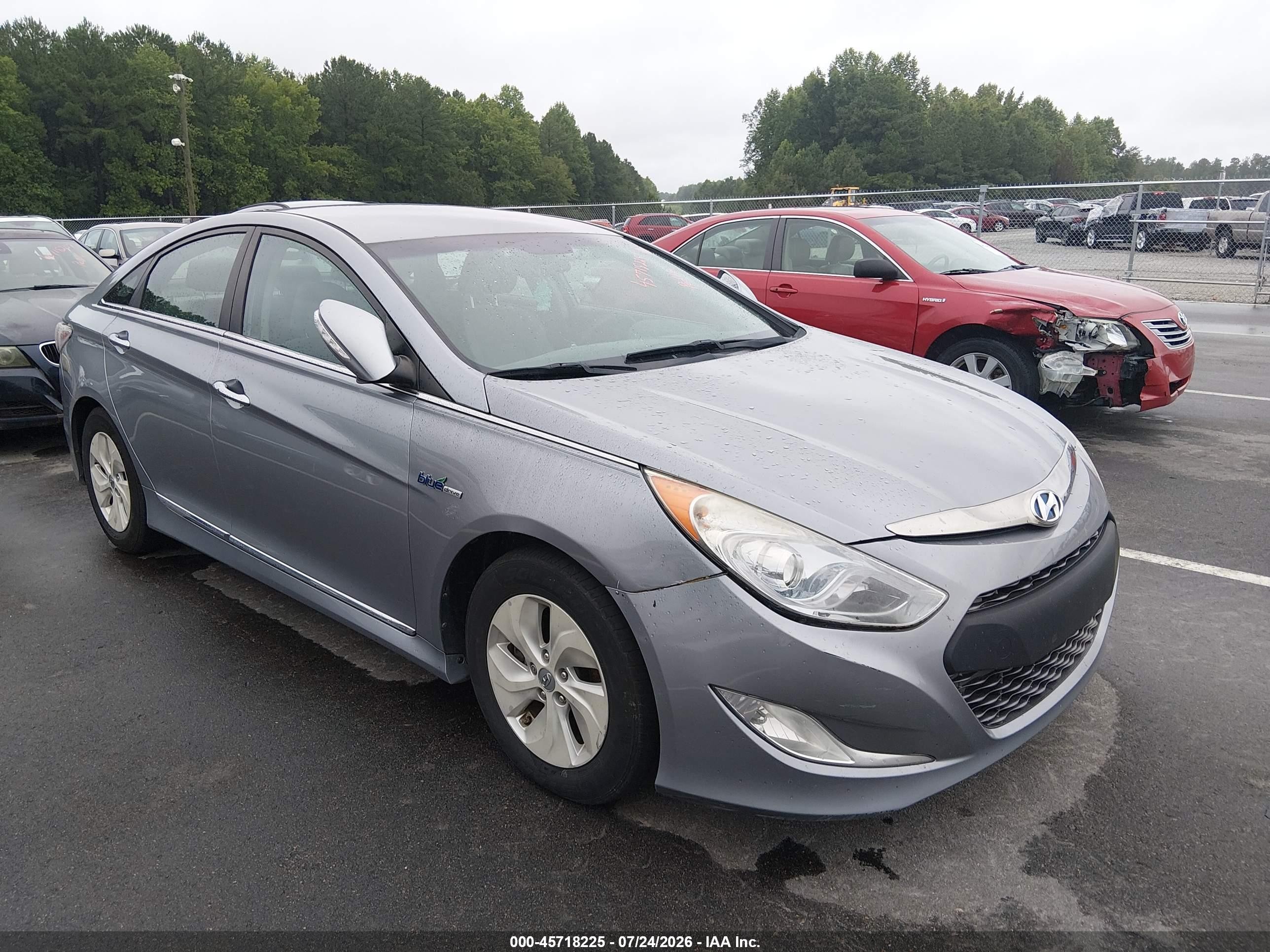 2014 Hyundai Sonata Hybrid   Silver vin: KMHEC4A4XEA113084