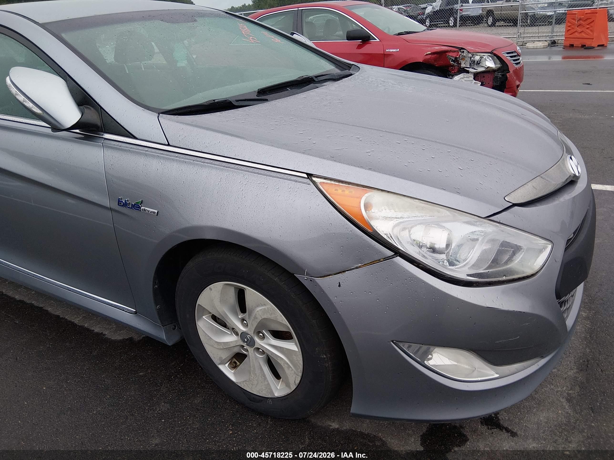 2014 Hyundai Sonata Hybrid   Silver vin: KMHEC4A4XEA113084