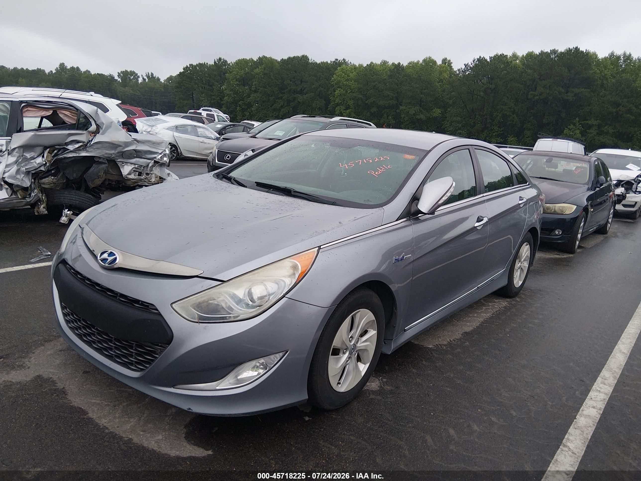 2014 Hyundai Sonata Hybrid   Silver vin: KMHEC4A4XEA113084