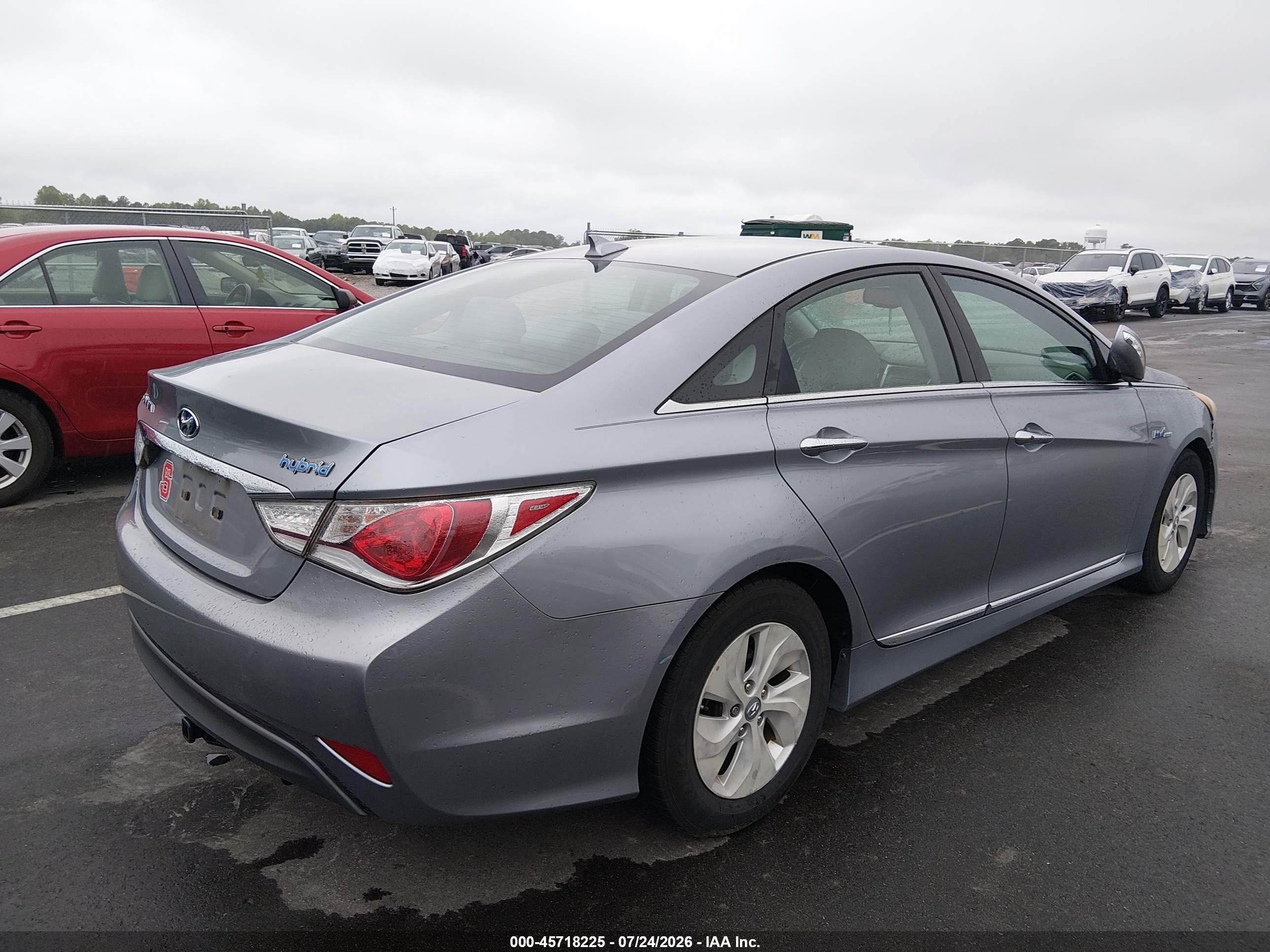 2014 Hyundai Sonata Hybrid   Silver vin: KMHEC4A4XEA113084