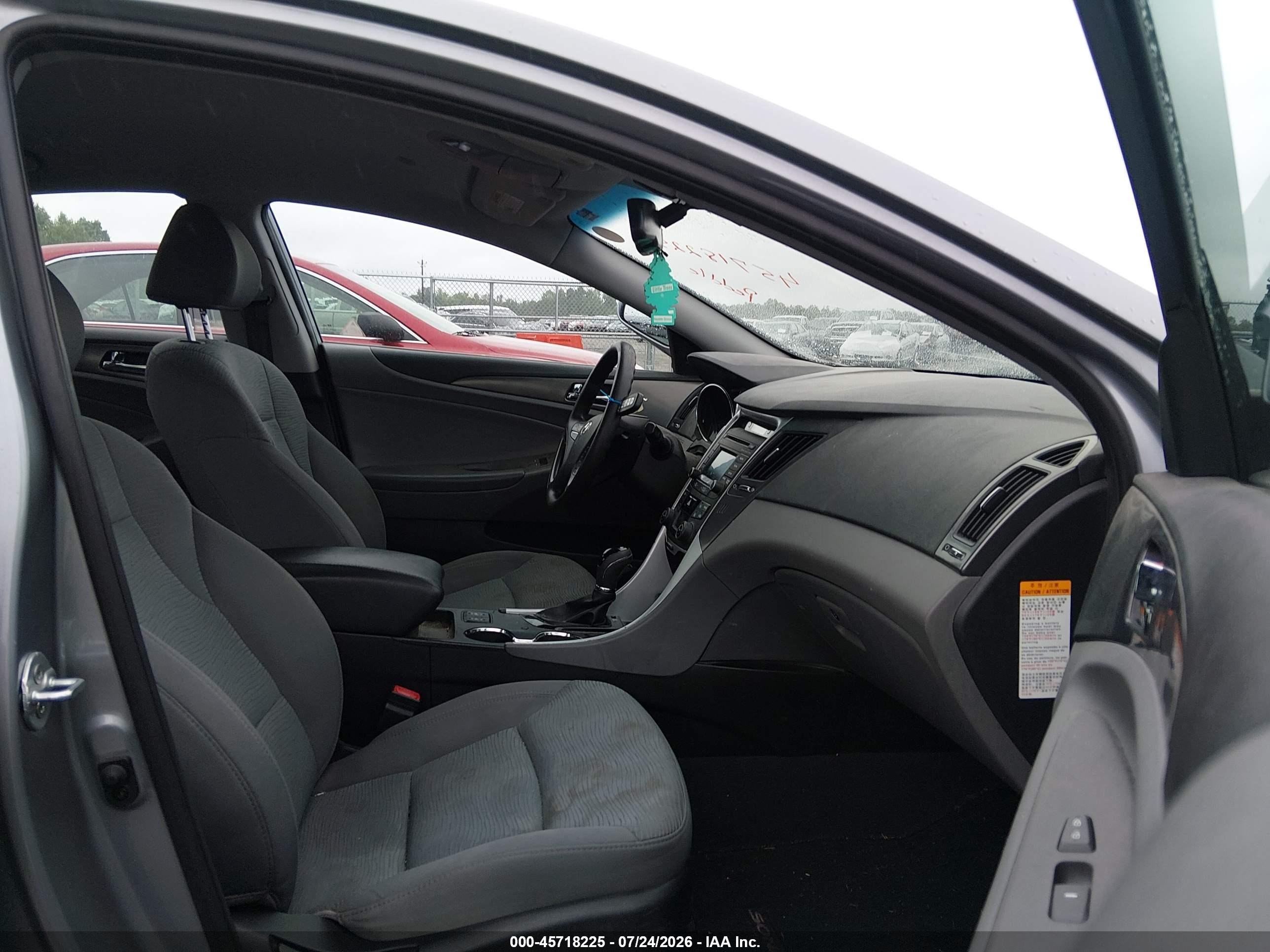 2014 Hyundai Sonata Hybrid   Silver vin: KMHEC4A4XEA113084