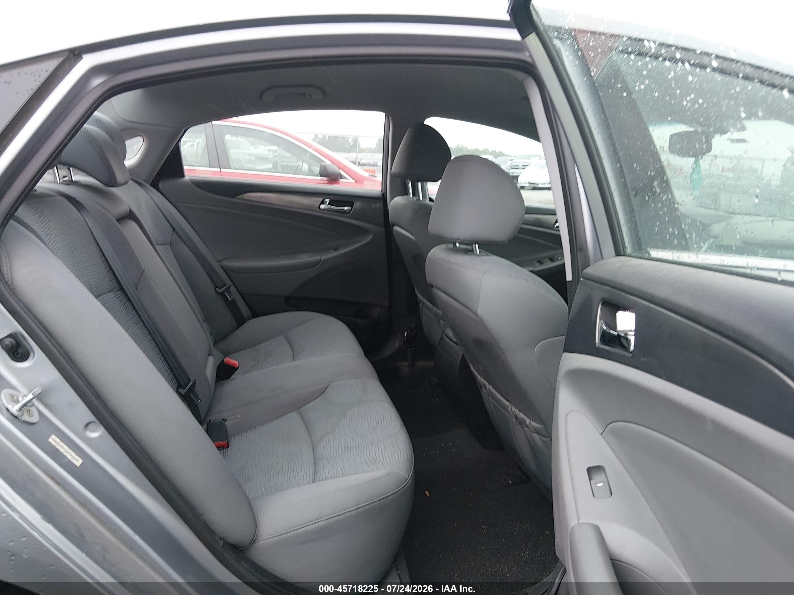 2014 Hyundai Sonata Hybrid   Silver vin: KMHEC4A4XEA113084