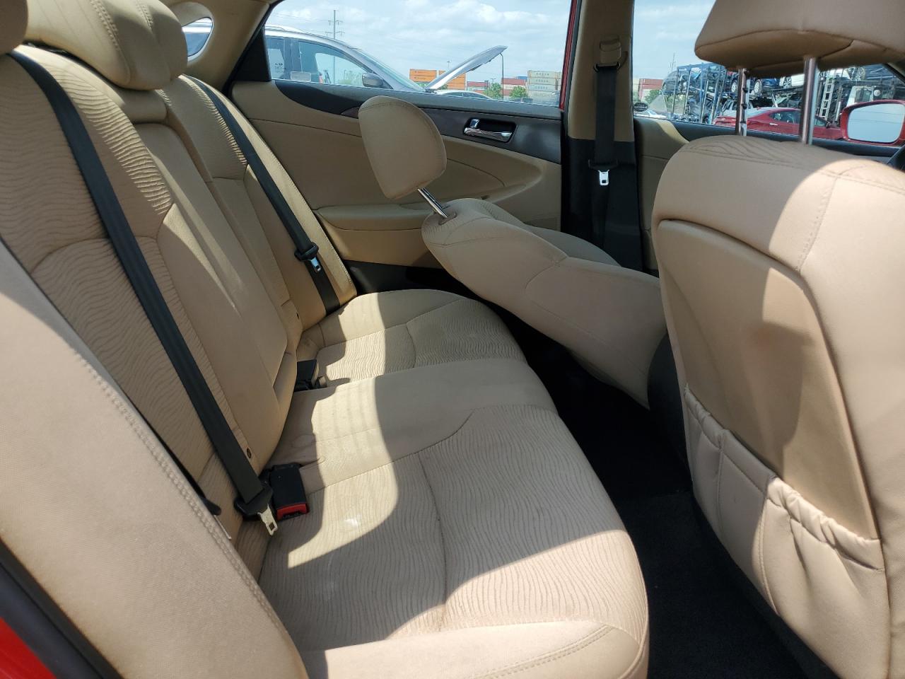 2015 Hyundai Sonata Hybrid Base Red vin: KMHEC4A4XFA119890