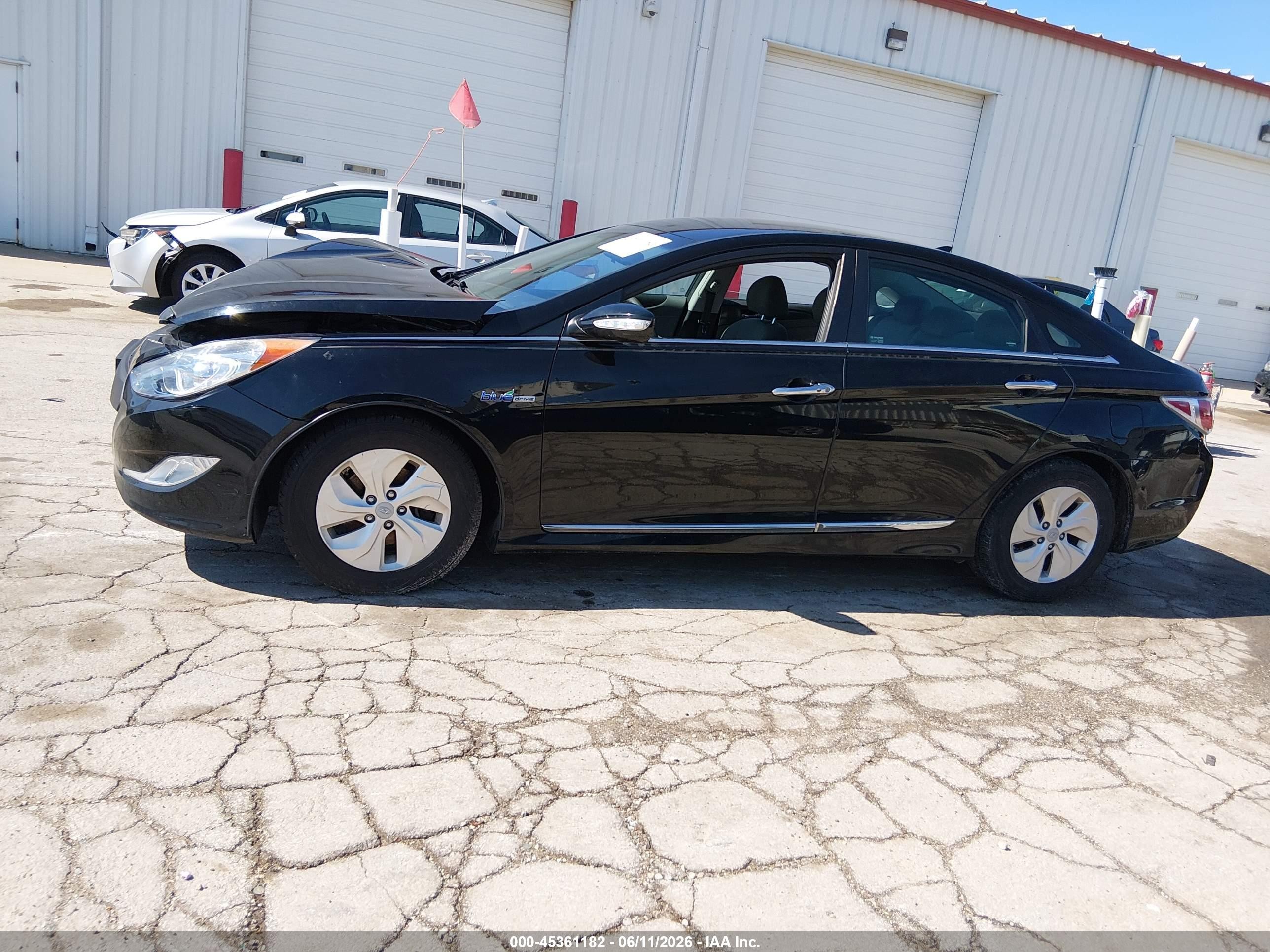 2015 Hyundai Sonata Hybrid   Черный vin: KMHEC4A4XFA121185