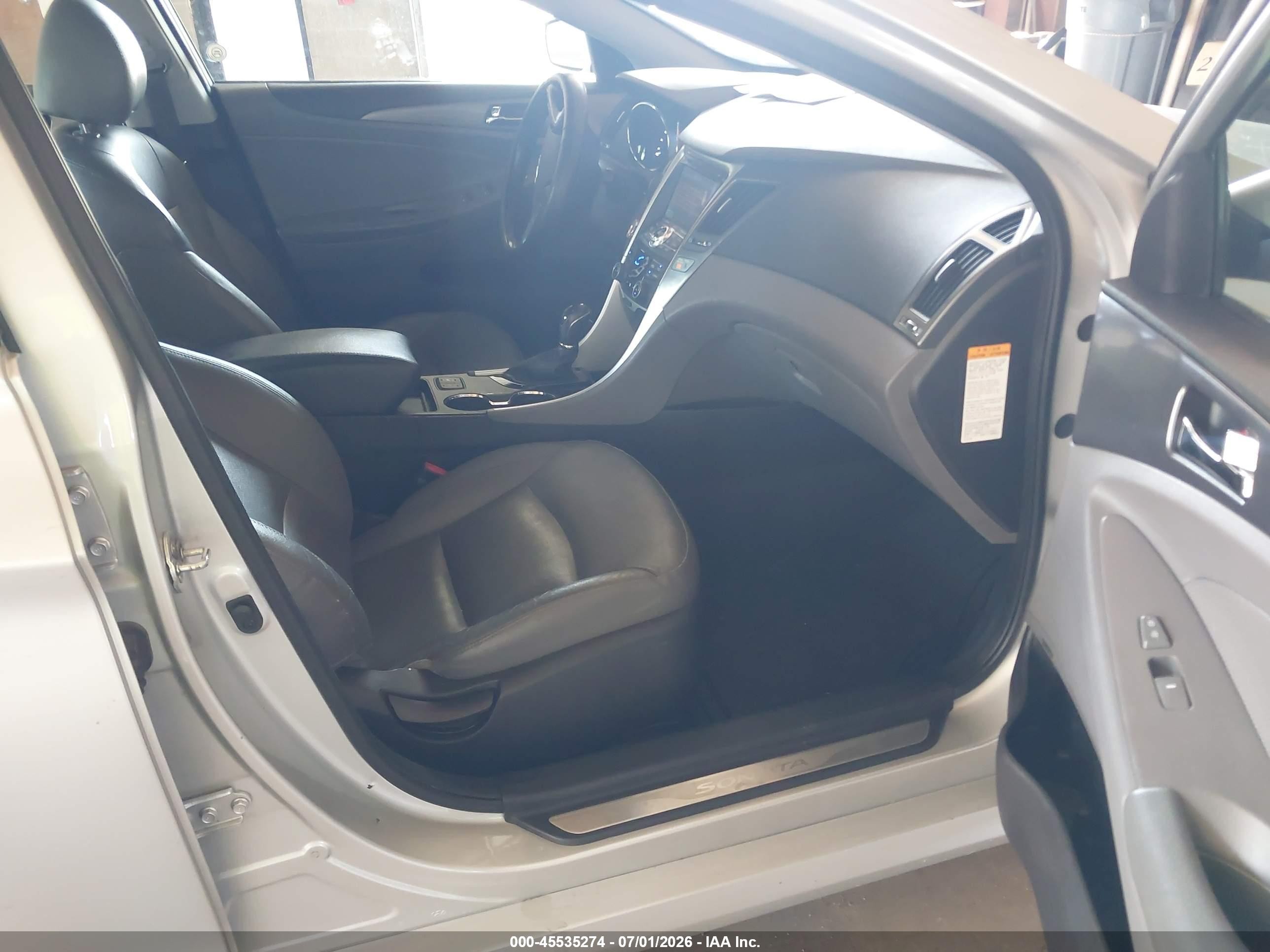 2015 Hyundai Sonata Hybrid Limited Silver vin: KMHEC4A4XFA122580