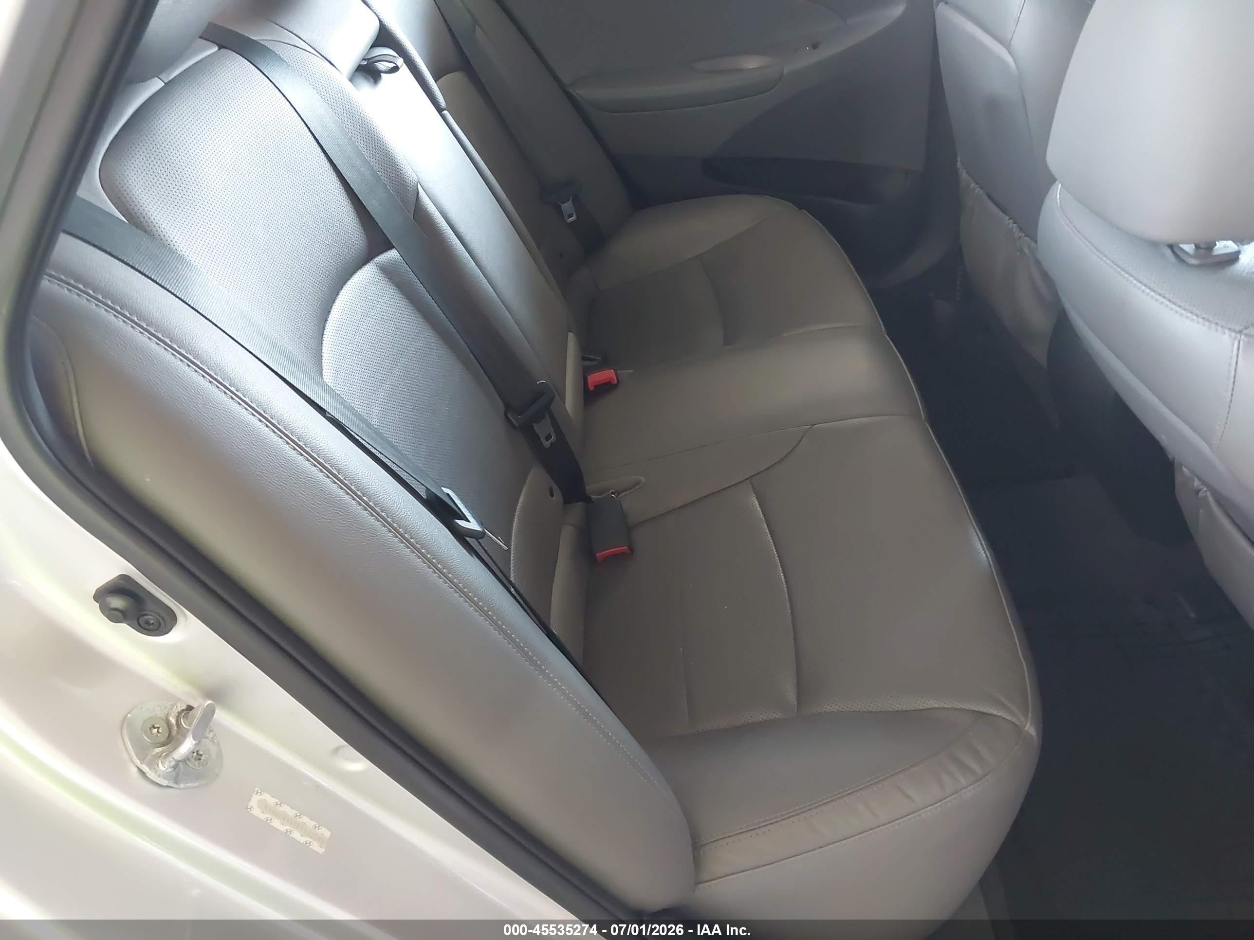 2015 Hyundai Sonata Hybrid Limited Silver vin: KMHEC4A4XFA122580