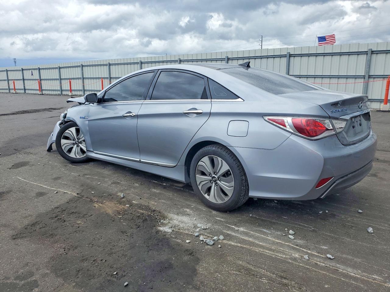 2015 Hyundai Sonata Hybrid Limited Silver vin: KMHEC4A4XFA122790