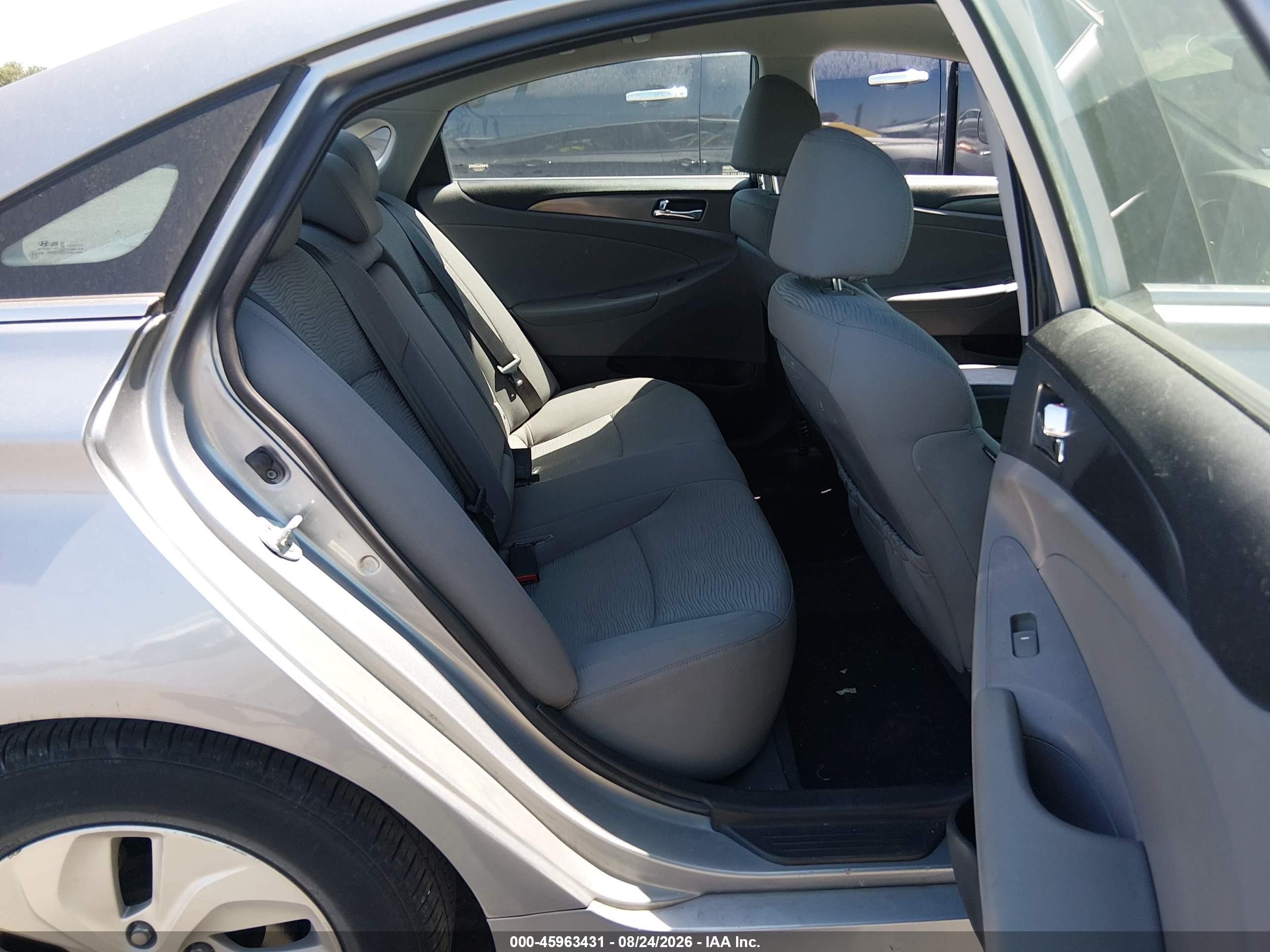 2015 Hyundai Sonata Hybrid   Silver vin: KMHEC4A4XFA128332