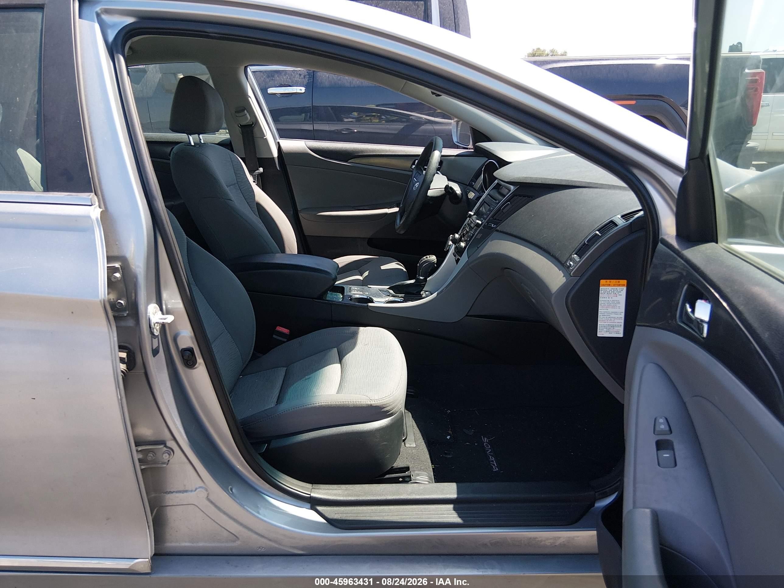 2015 Hyundai Sonata Hybrid   Silver vin: KMHEC4A4XFA128332