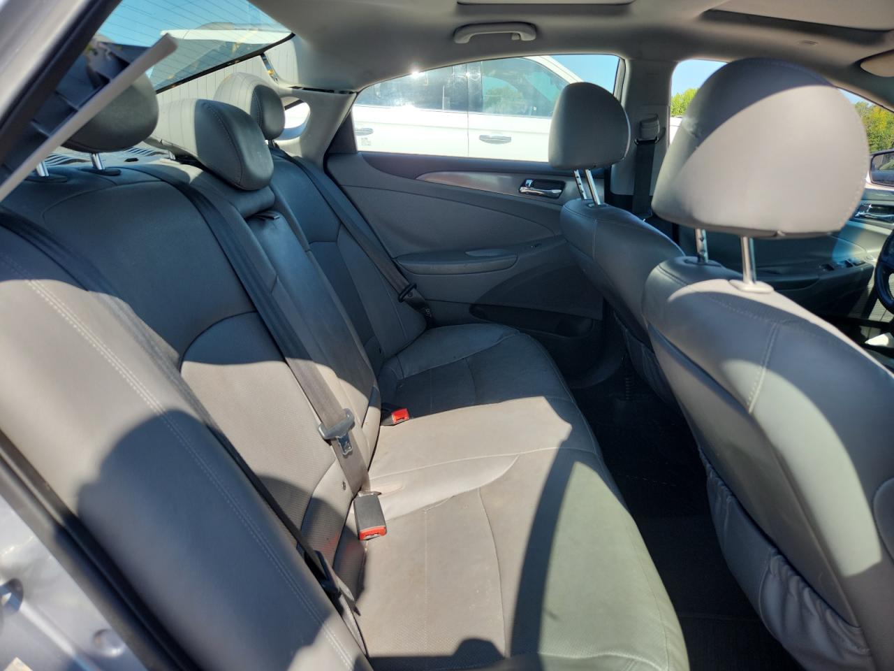 2015 Hyundai Sonata Hybrid Limited Silver vin: KMHEC4A4XFA129433