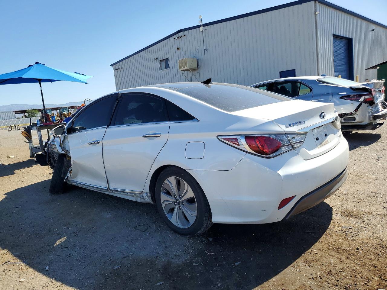 2015 Hyundai Sonata White vin: KMHEC4A4XFA136088