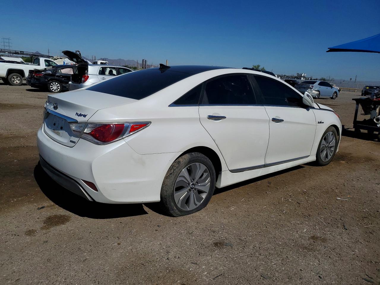 2015 Hyundai Sonata White vin: KMHEC4A4XFA136088