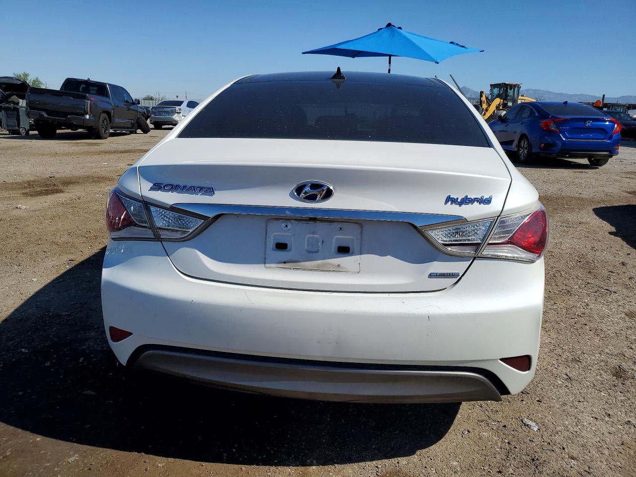 2015 Hyundai Sonata White vin: KMHEC4A4XFA136088