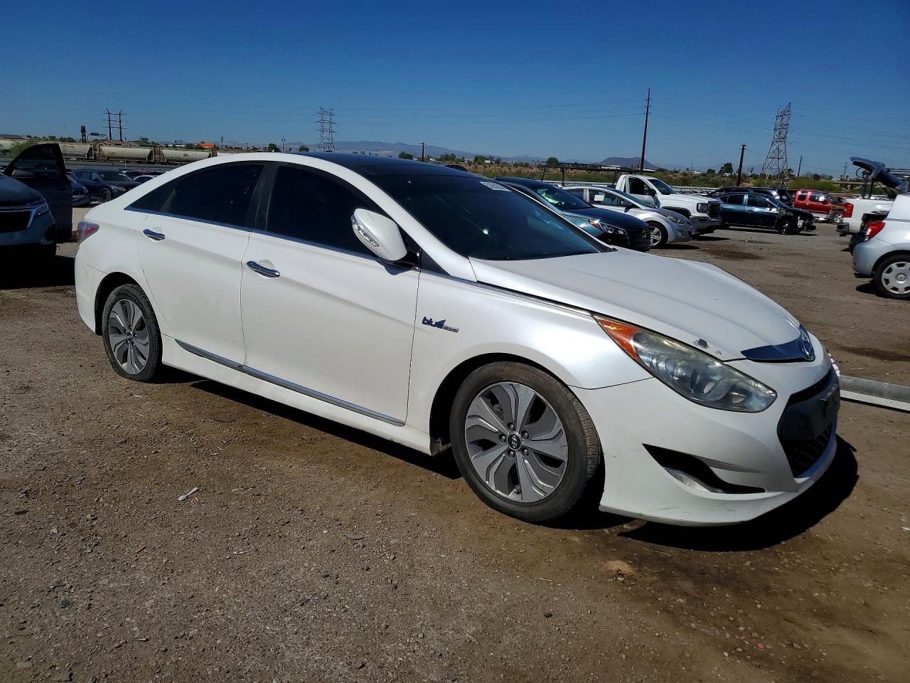 2015 Hyundai Sonata White vin: KMHEC4A4XFA136088