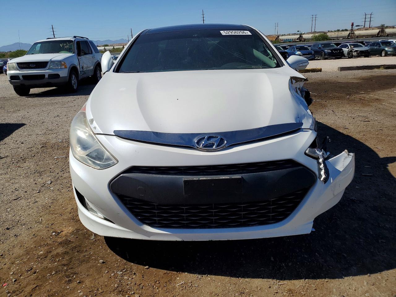 2015 Hyundai Sonata White vin: KMHEC4A4XFA136088