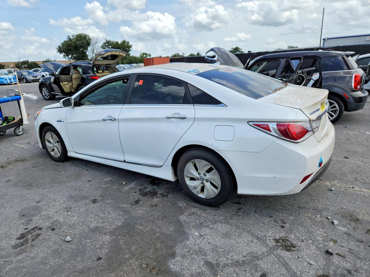 2015 Hyundai Sonata Hybrid Base White vin: KMHEC4A4XFA138651