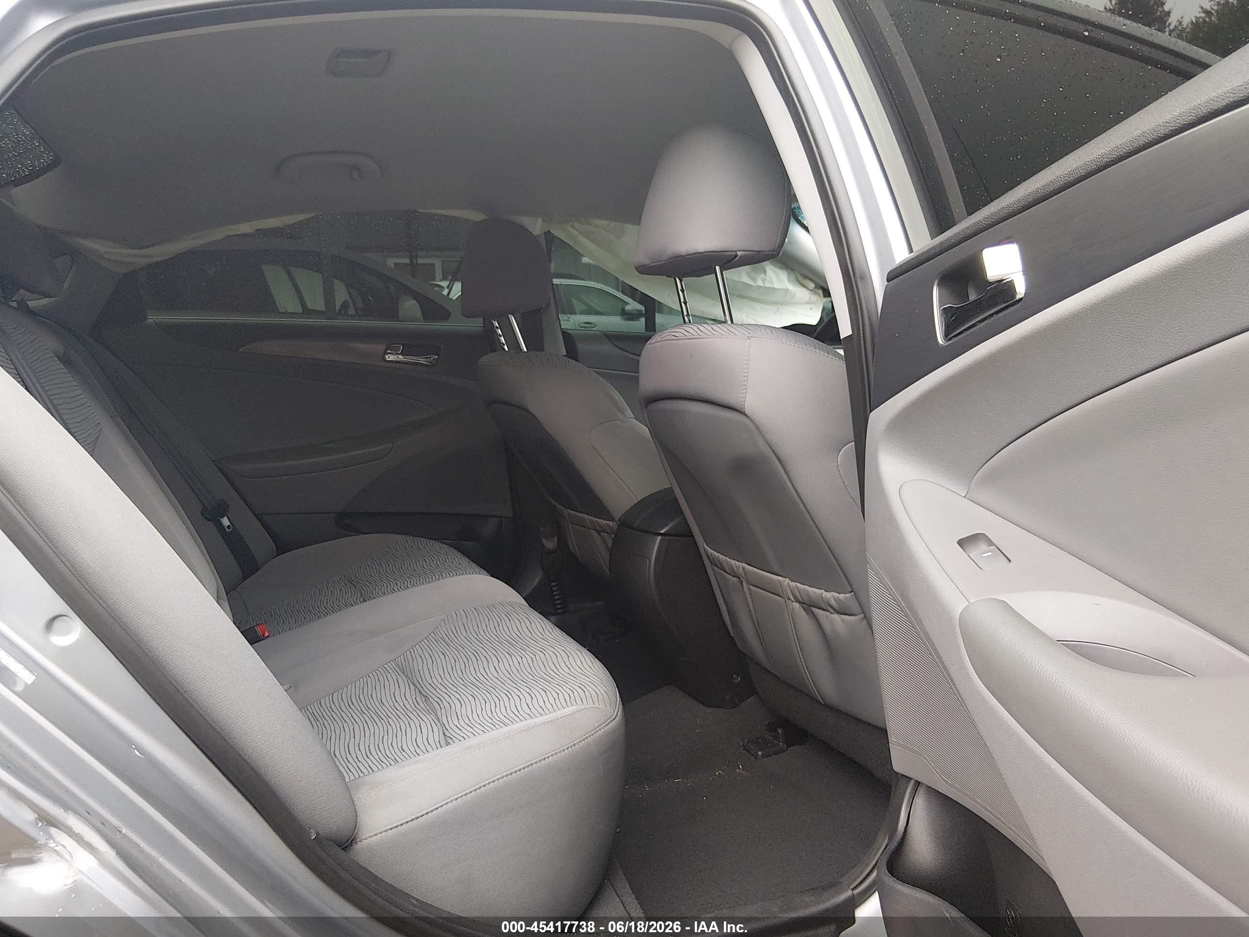 2015 Hyundai Sonata Hybrid   Серебряный vin: KMHEC4A4XFA139279