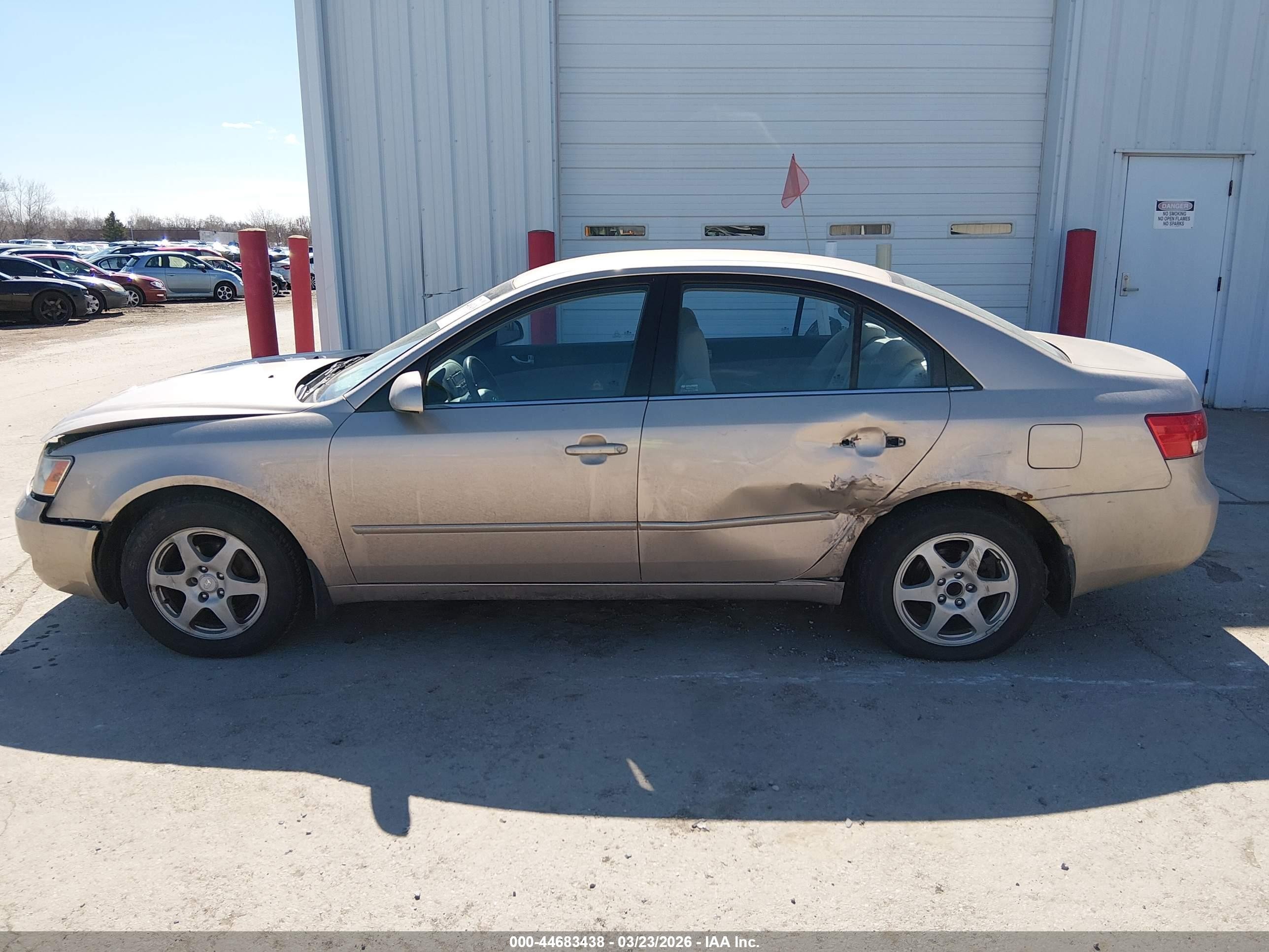 2006 Hyundai Sonata Gls Beige vin: KMHEU46C56A099044