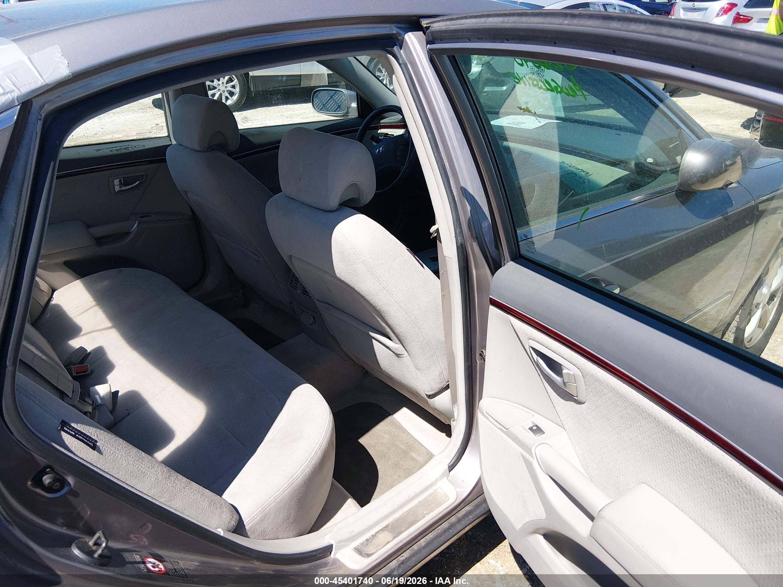 2007 Hyundai Azera Gls Silver vin: KMHFC46D07A180227
