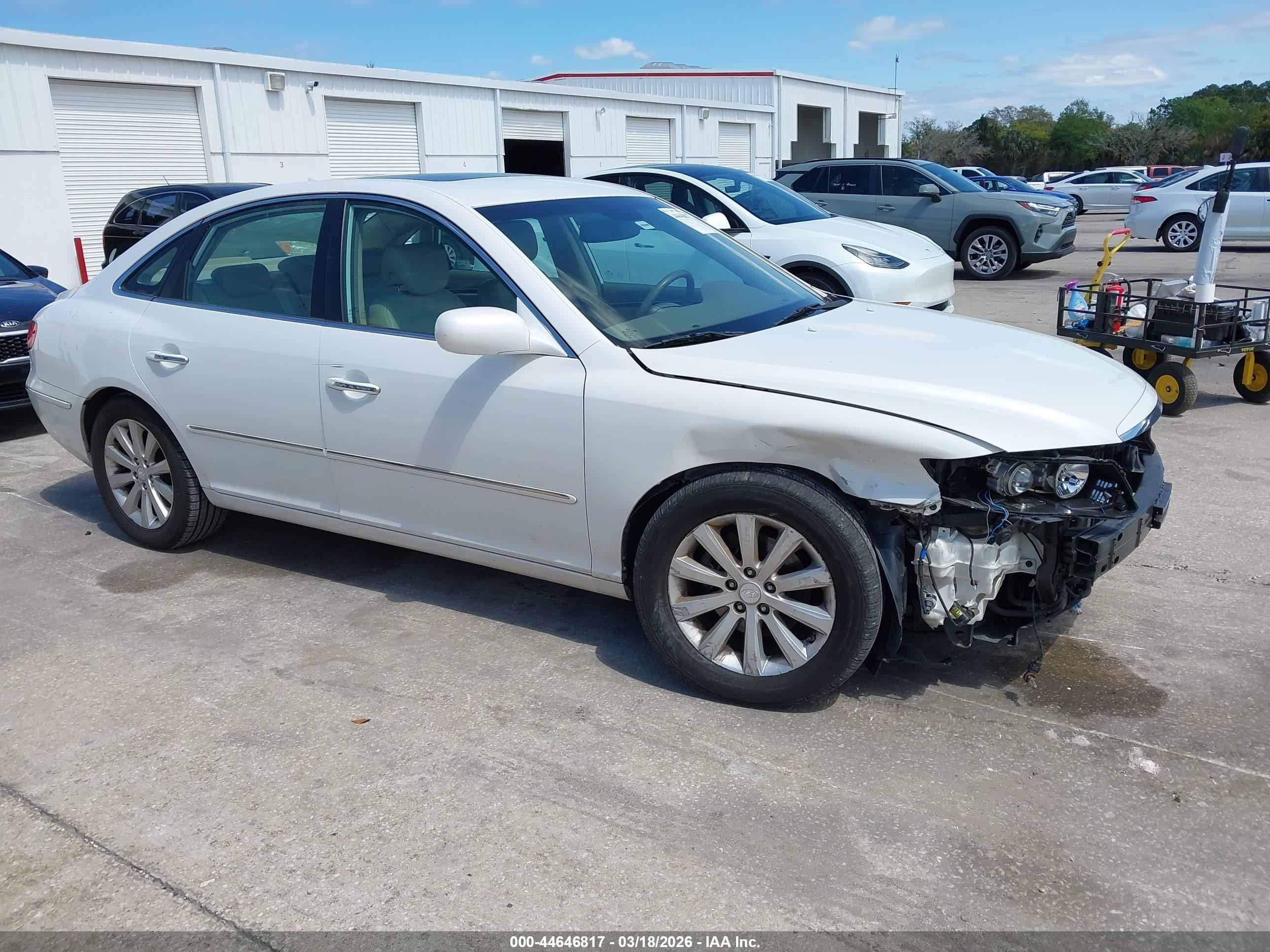 2009 Hyundai Azera Gls White vin: KMHFC46D09A358933