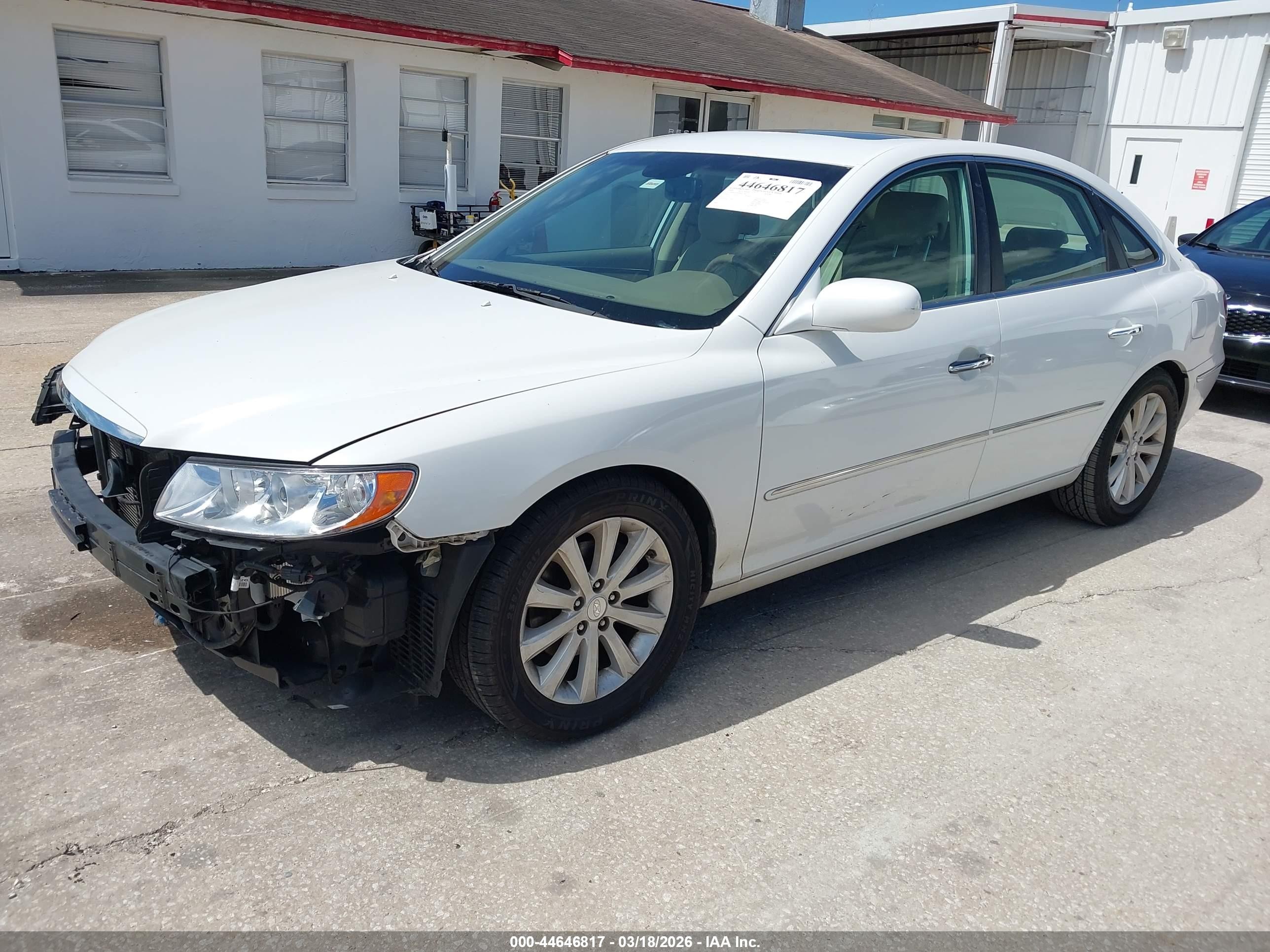 2009 Hyundai Azera Gls White vin: KMHFC46D09A358933