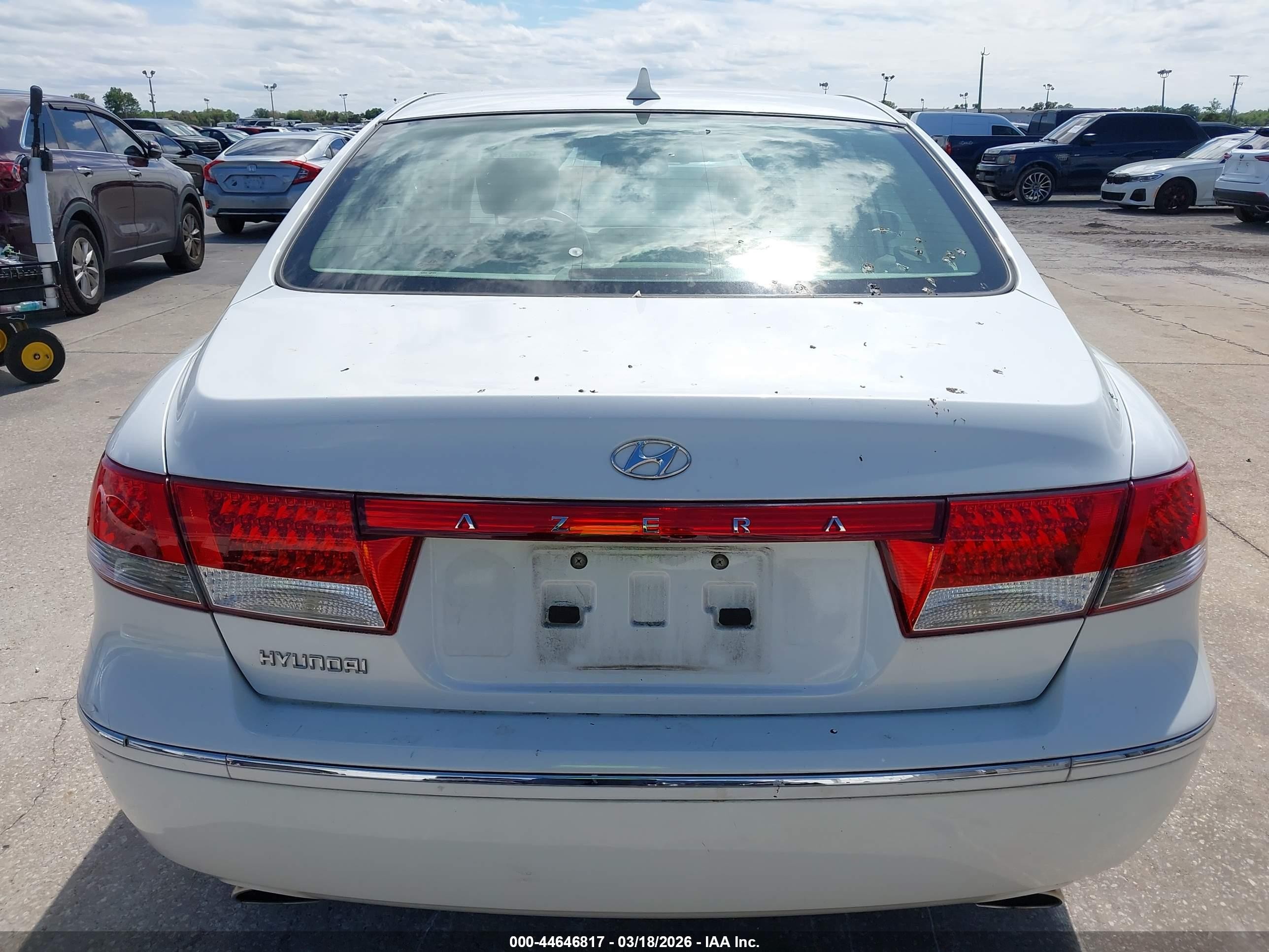 2009 Hyundai Azera Gls White vin: KMHFC46D09A358933
