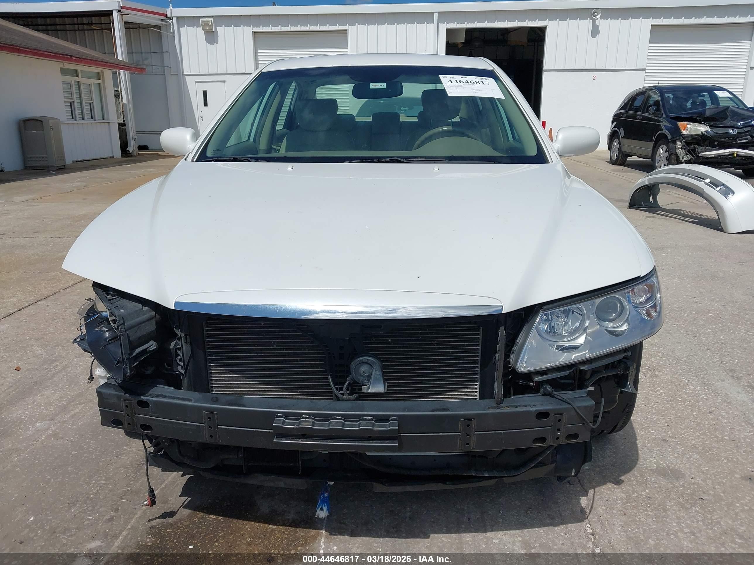 2009 Hyundai Azera Gls White vin: KMHFC46D09A358933