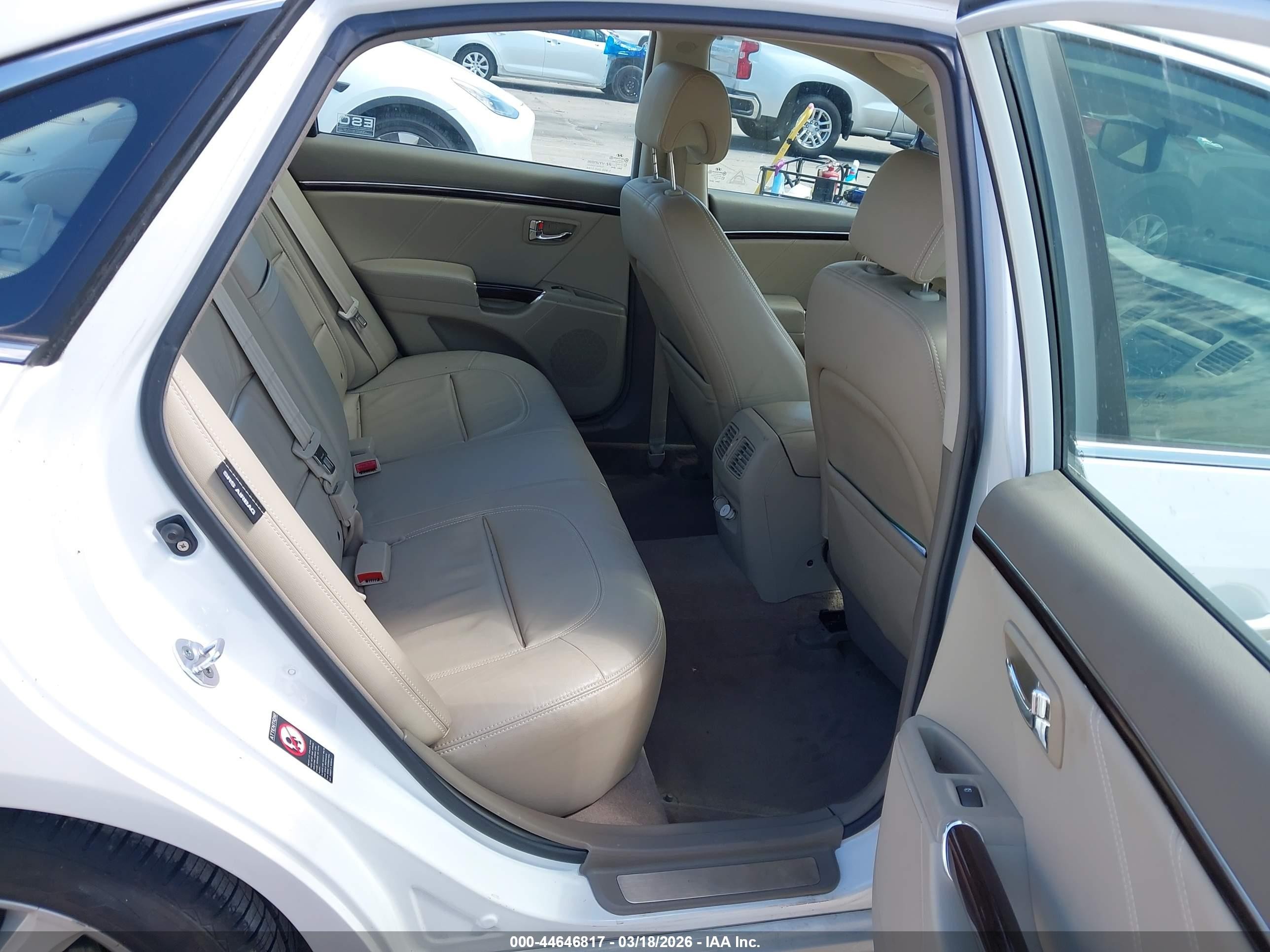 2009 Hyundai Azera Gls White vin: KMHFC46D09A358933