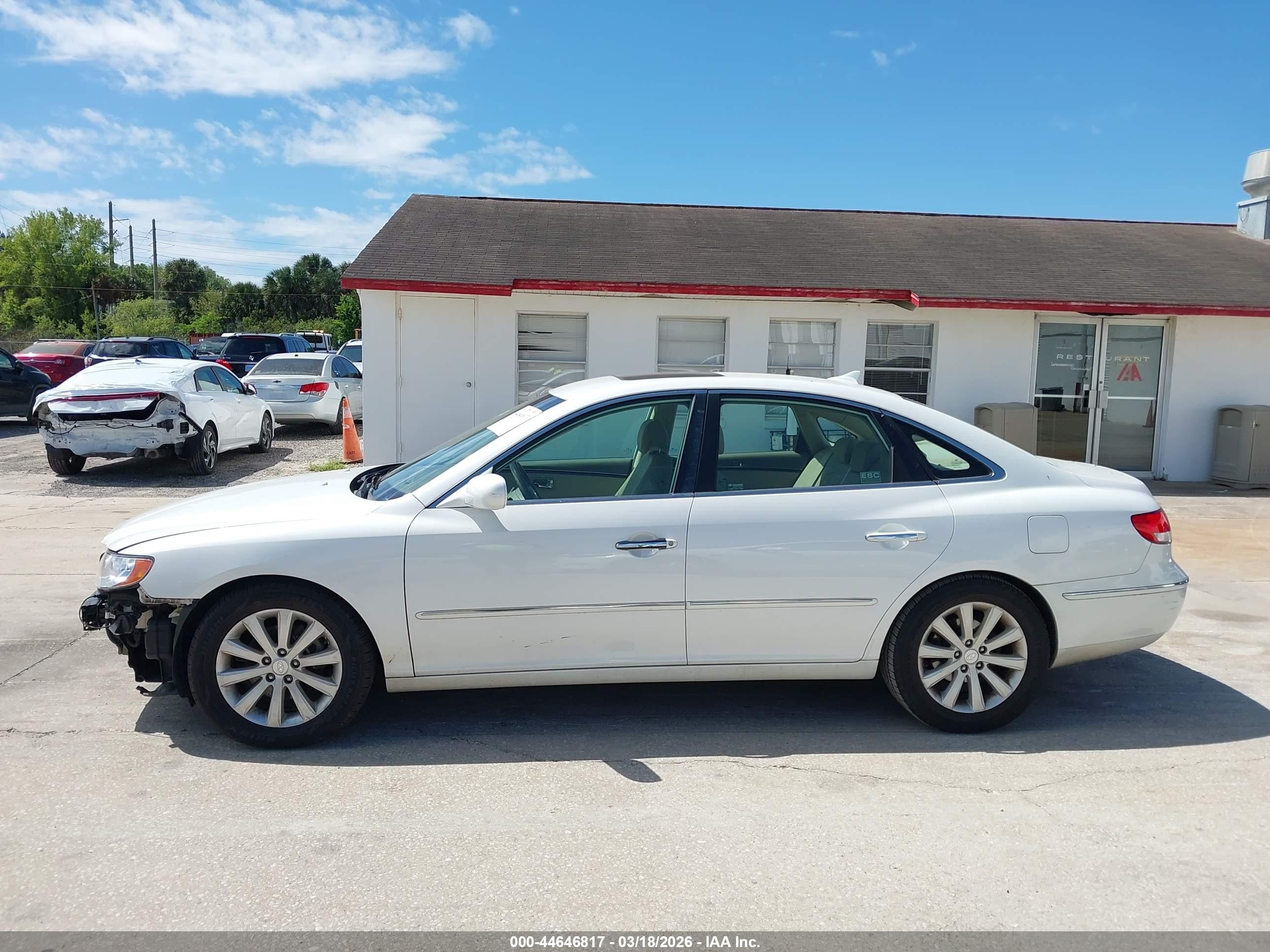 2009 Hyundai Azera Gls White vin: KMHFC46D09A358933