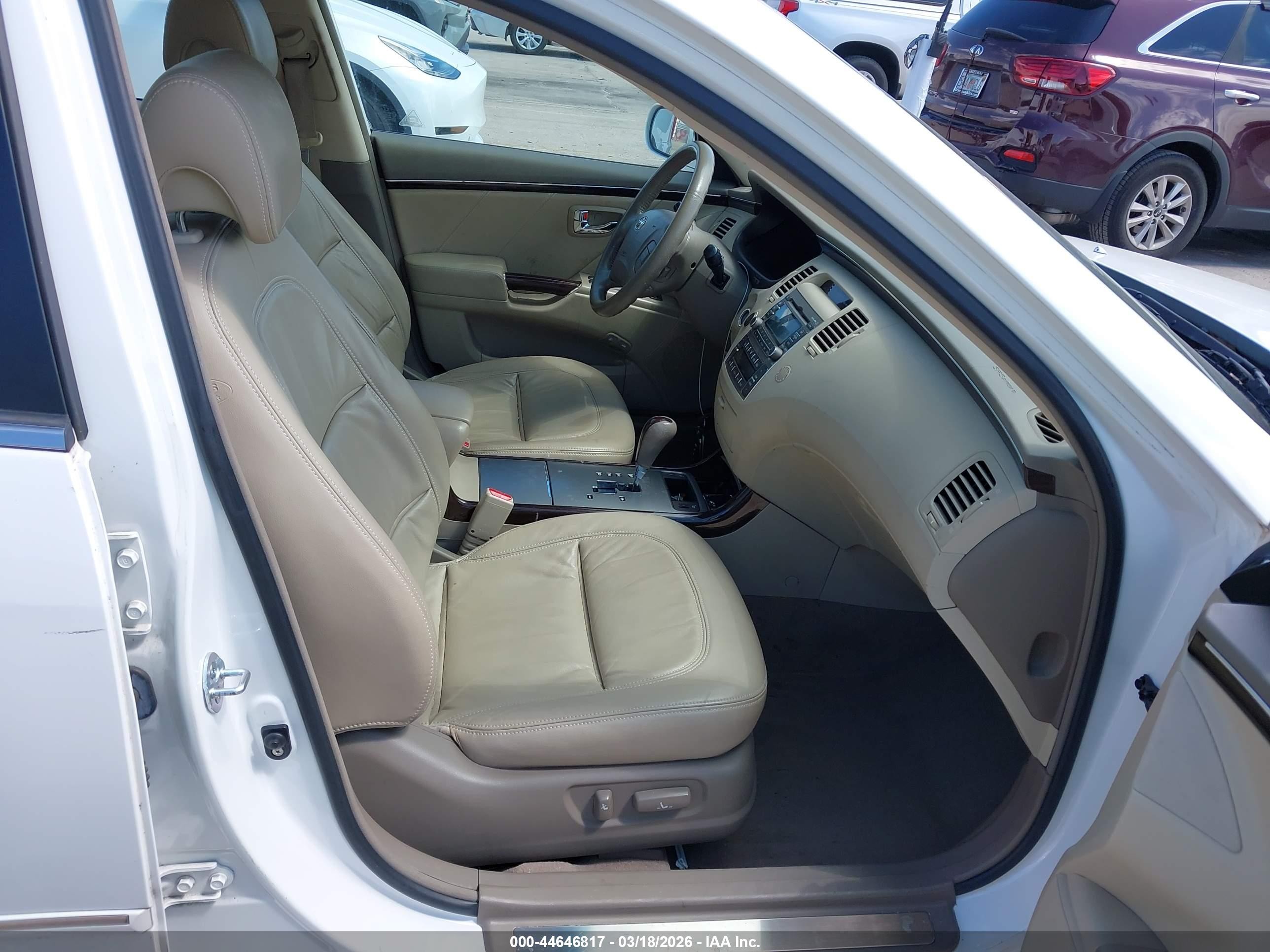 2009 Hyundai Azera Gls White vin: KMHFC46D09A358933