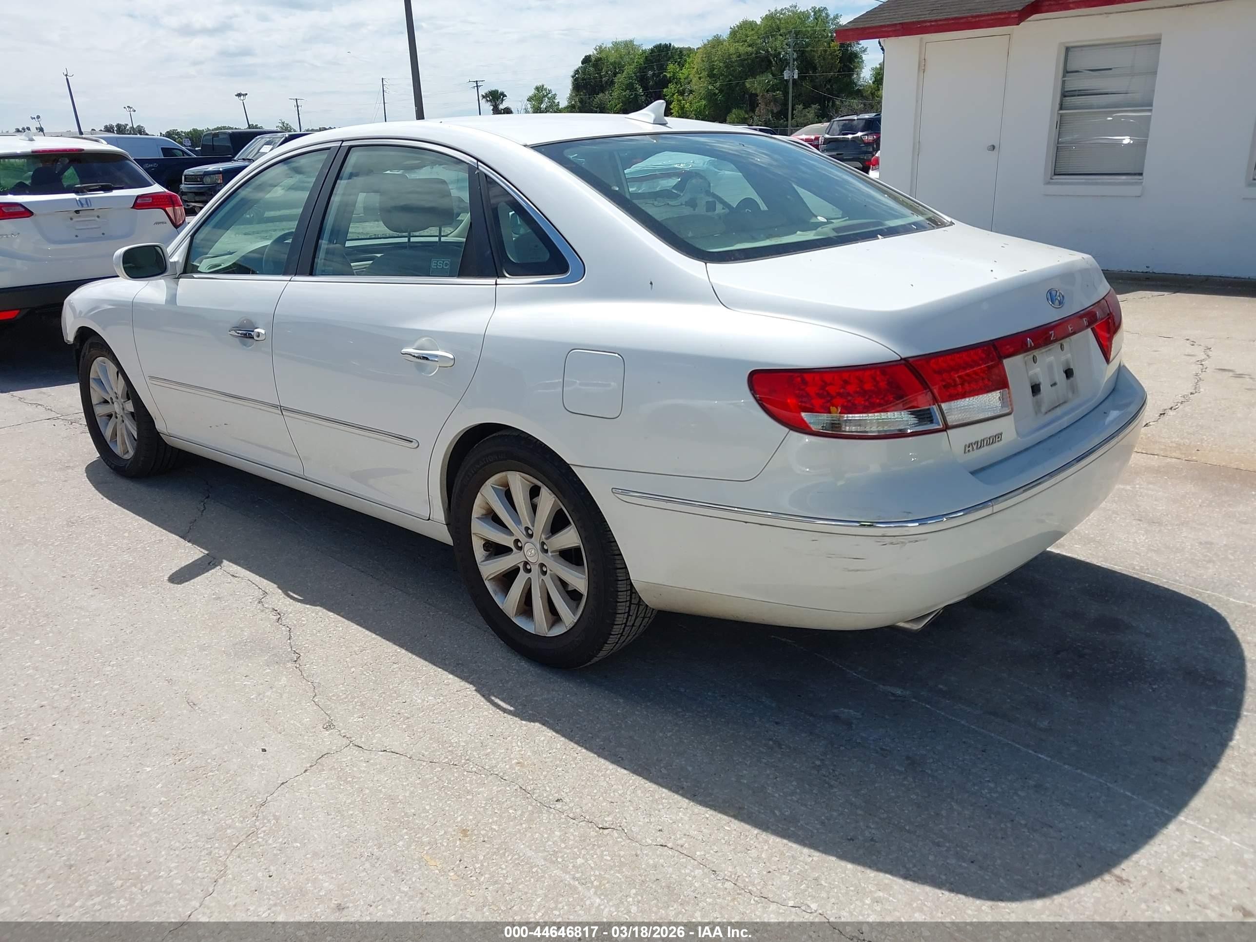 2009 Hyundai Azera Gls White vin: KMHFC46D09A358933