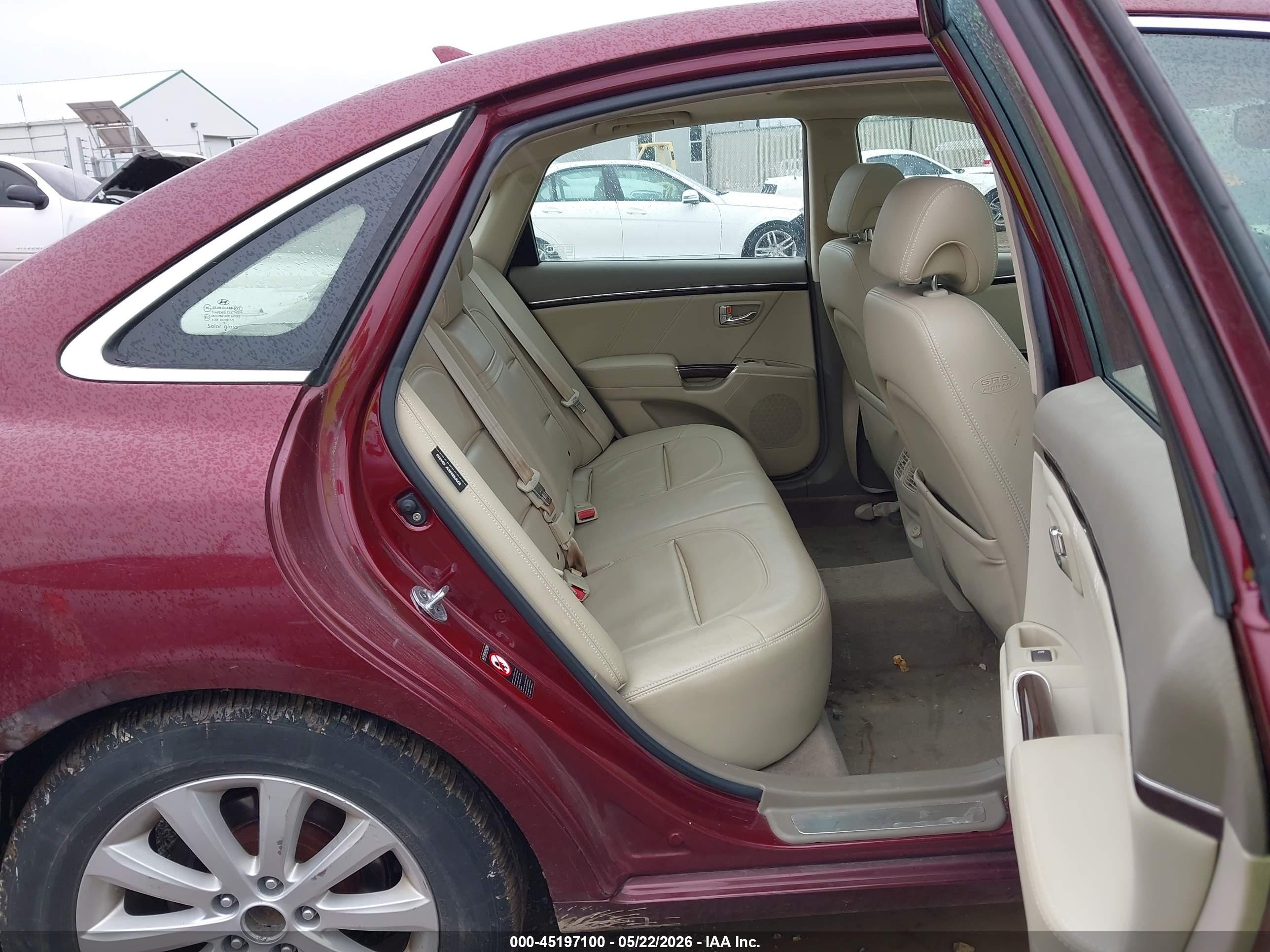 2009 Hyundai Azera Gls Red vin: KMHFC46D09A360892