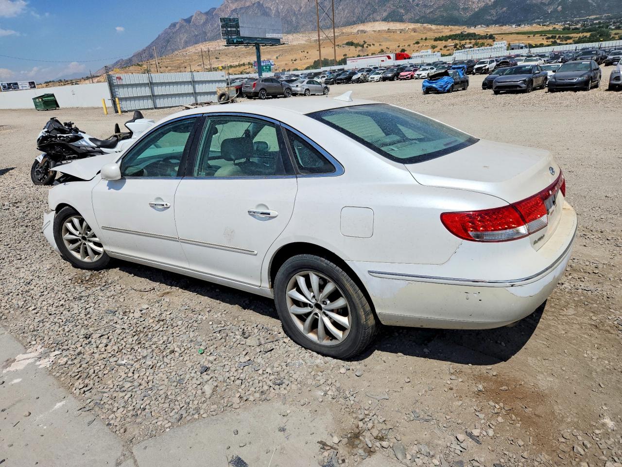 2009 Hyundai Azera Gls White vin: KMHFC46D39A349918