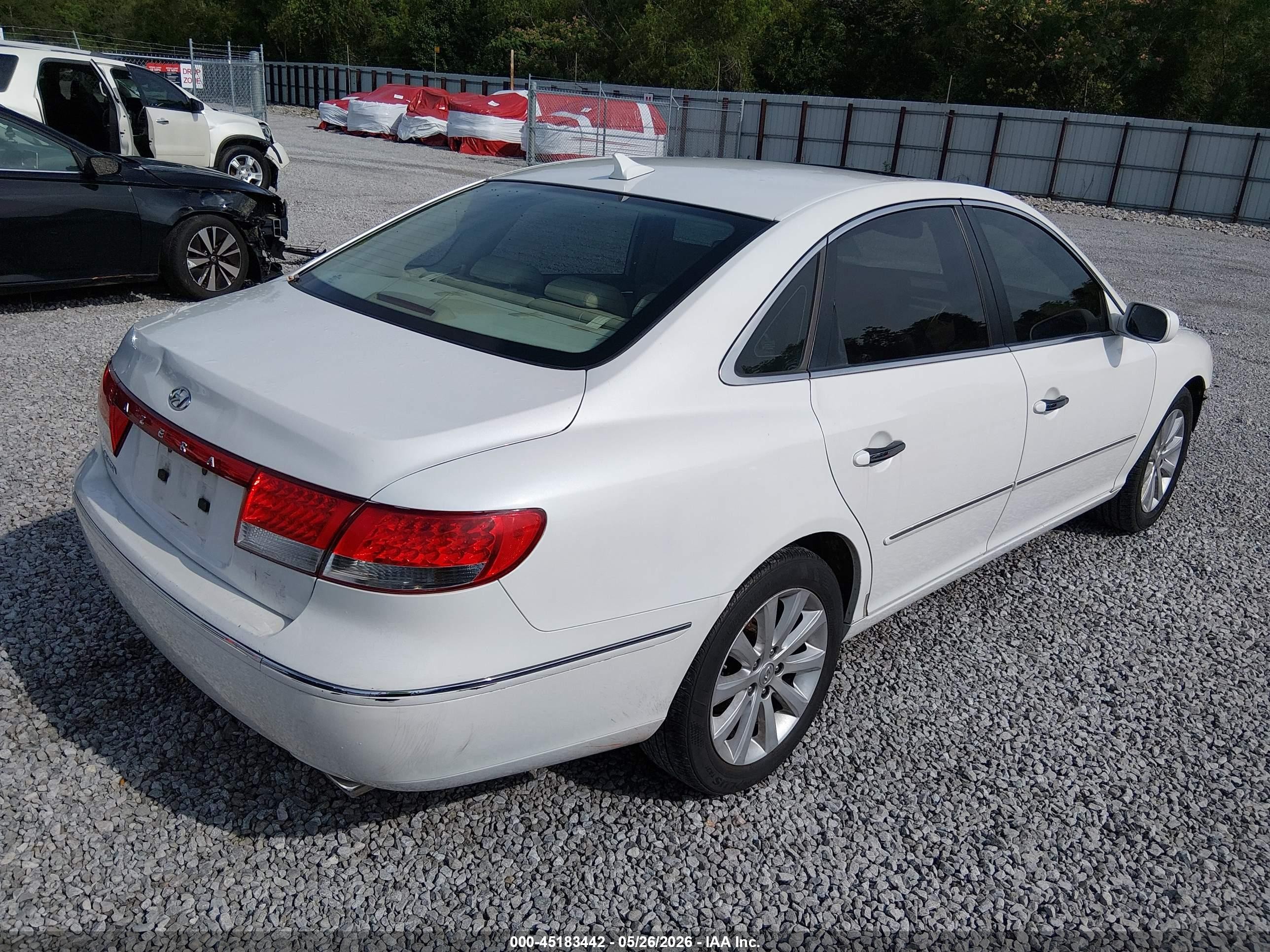 2009 Hyundai Azera Gls White vin: KMHFC46D39A360532