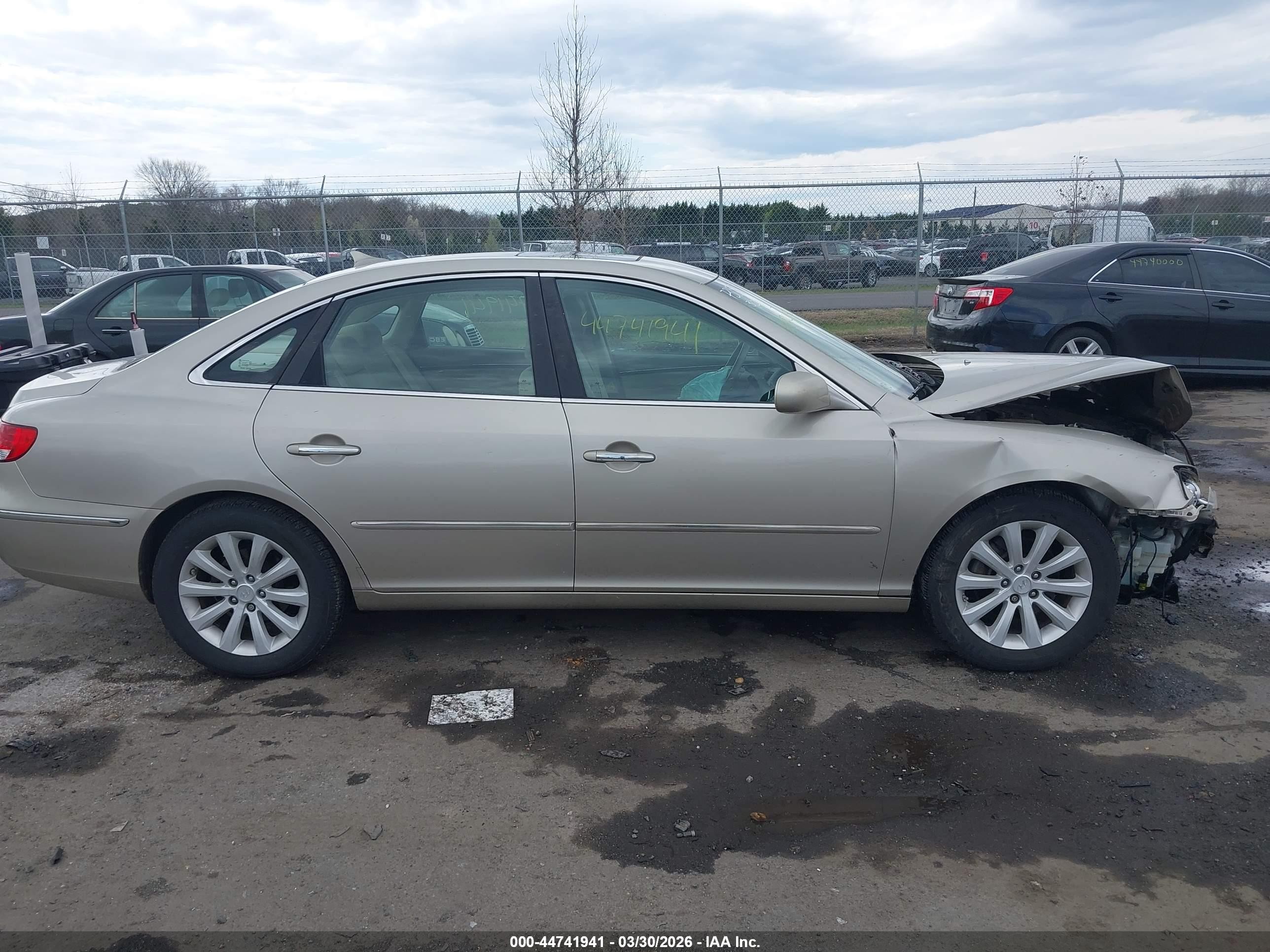 2009 Hyundai Azera Gls Золотой vin: KMHFC46D49A349846