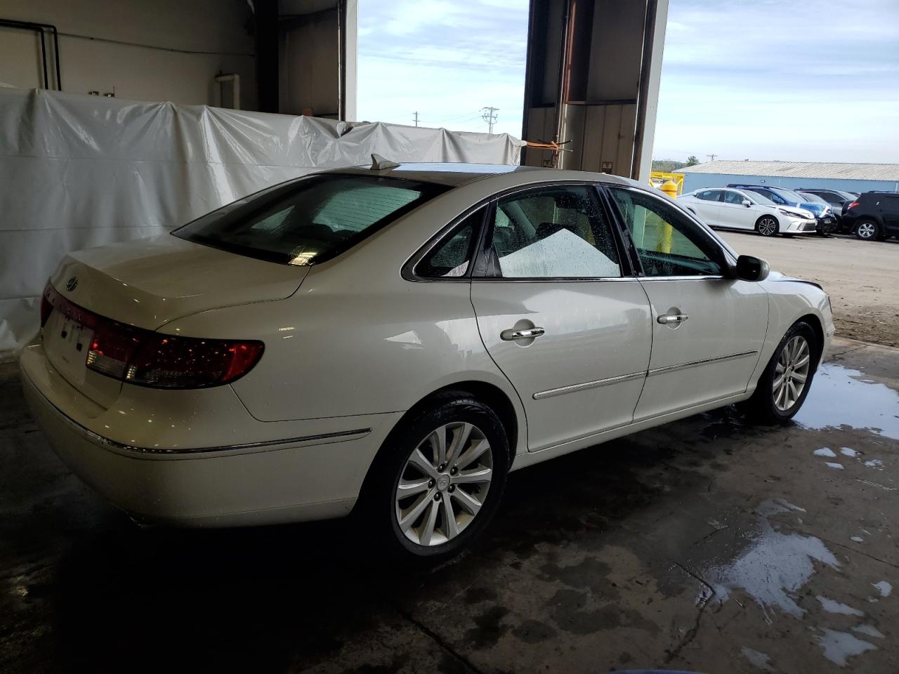 2009 Hyundai Azera Gls White vin: KMHFC46D69A360945