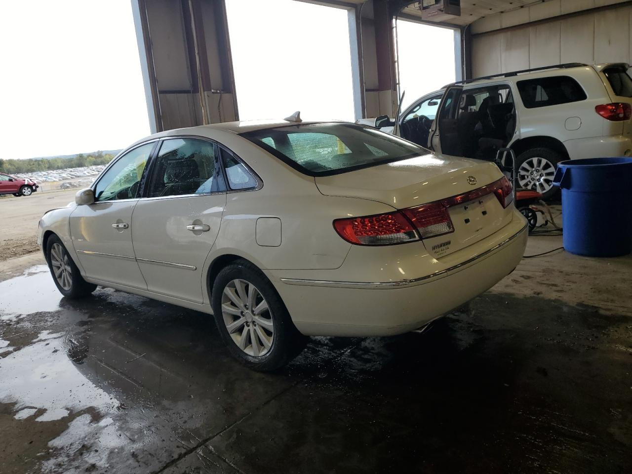 2009 Hyundai Azera Gls White vin: KMHFC46D69A360945