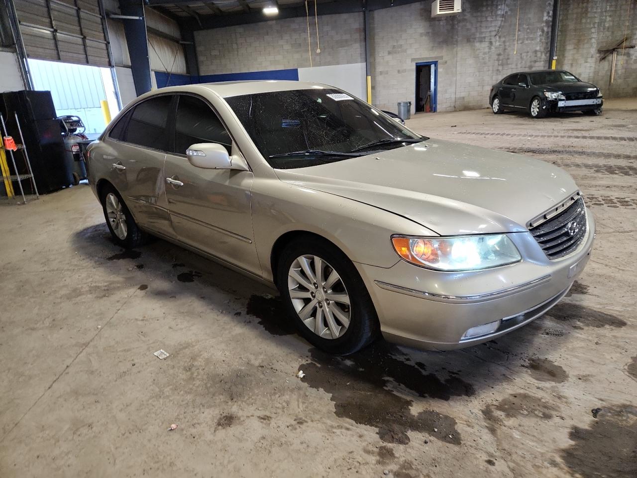 2009 Hyundai Azera Gls Cream vin: KMHFC46D89A350353