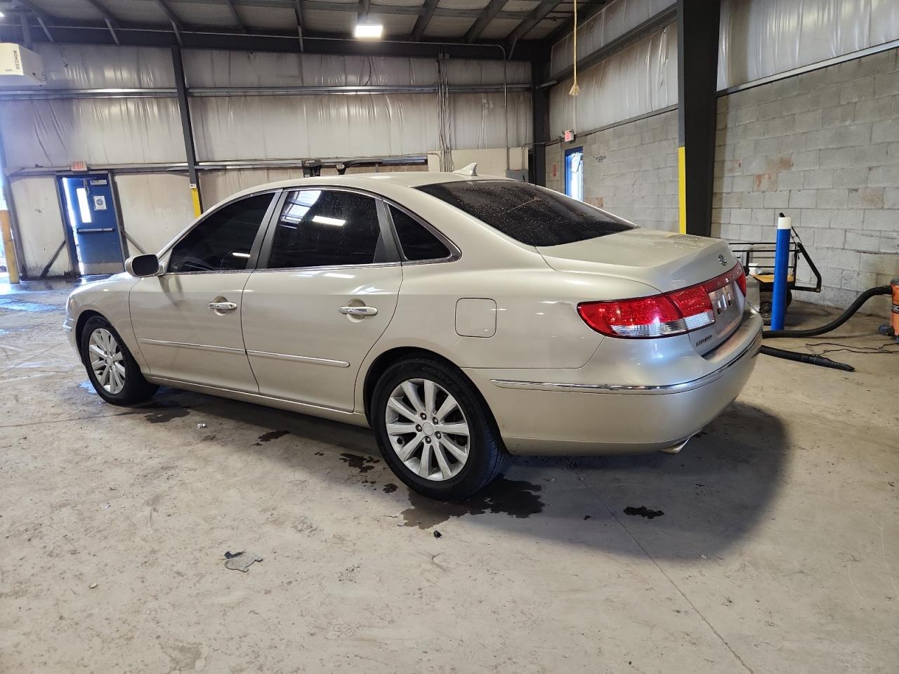 2009 Hyundai Azera Gls Cream vin: KMHFC46D89A350353