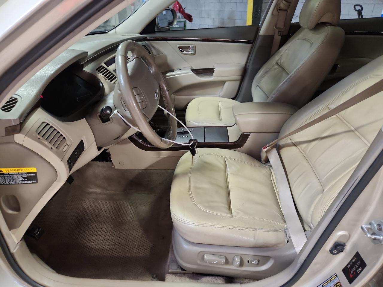 2009 Hyundai Azera Gls Cream vin: KMHFC46D89A350353