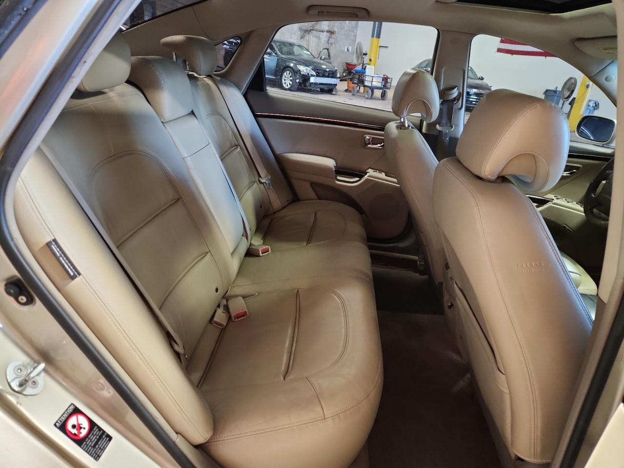2009 Hyundai Azera Gls Cream vin: KMHFC46D89A350353