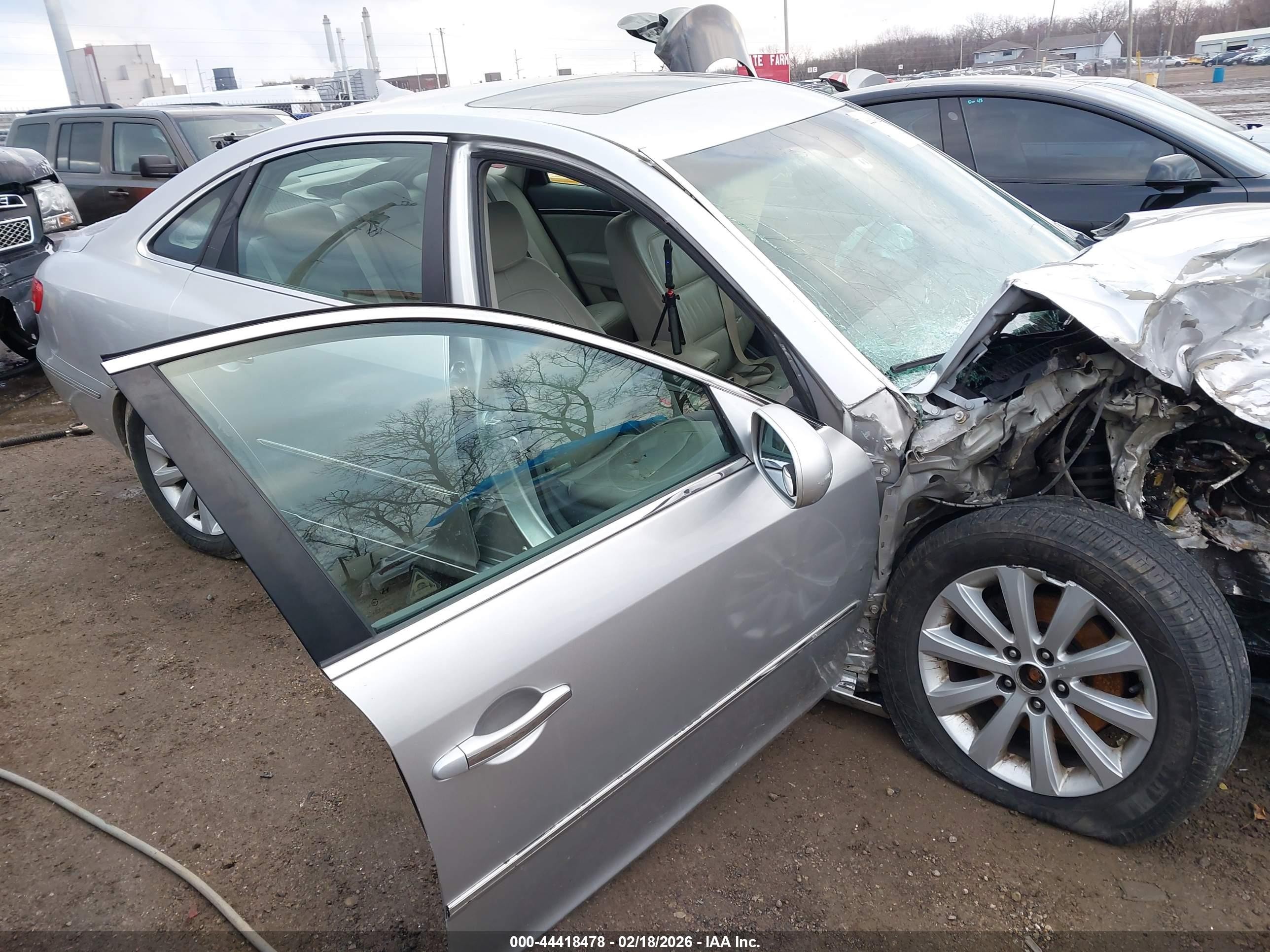 2009 Hyundai Azera Gls Silver vin: KMHFC46D89A352135