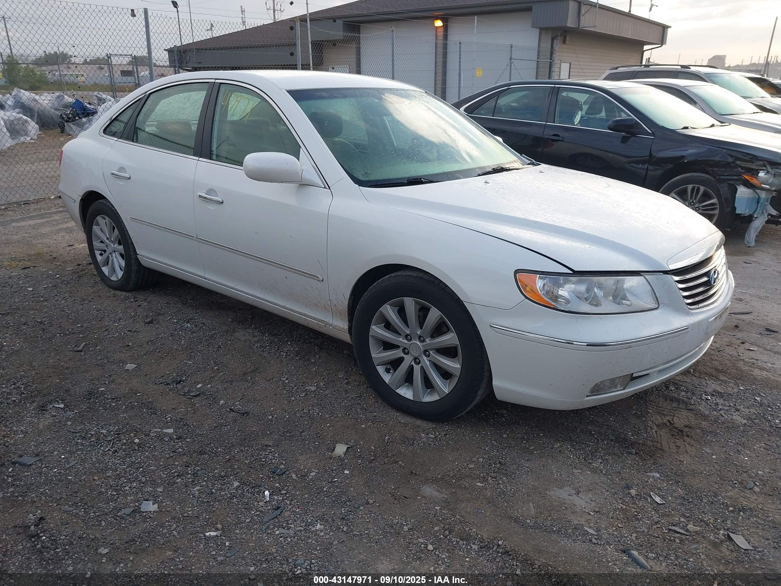 2009 Hyundai Azera Gls White vin: KMHFC46DX9A360592
