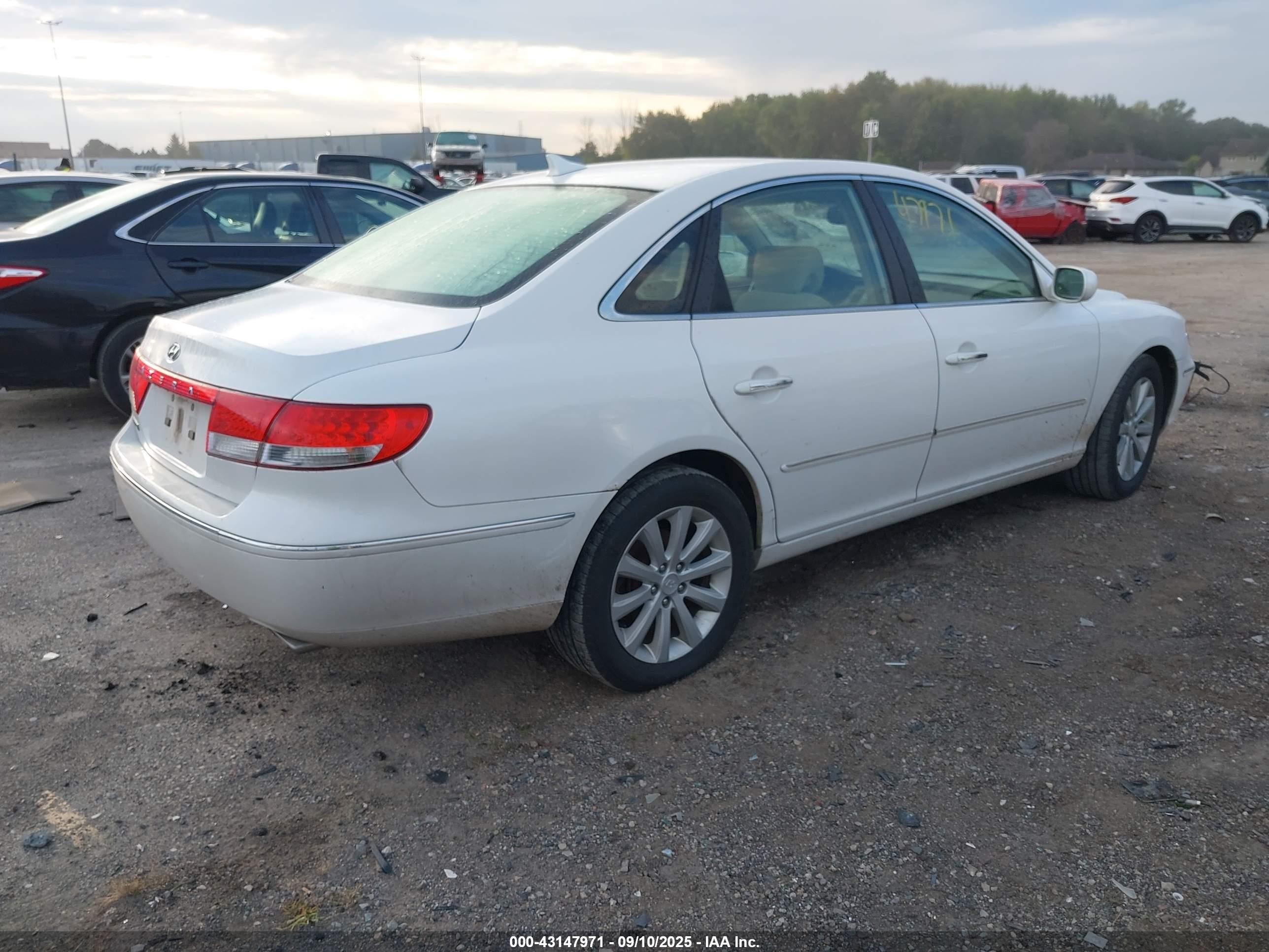 2009 Hyundai Azera Gls White vin: KMHFC46DX9A360592