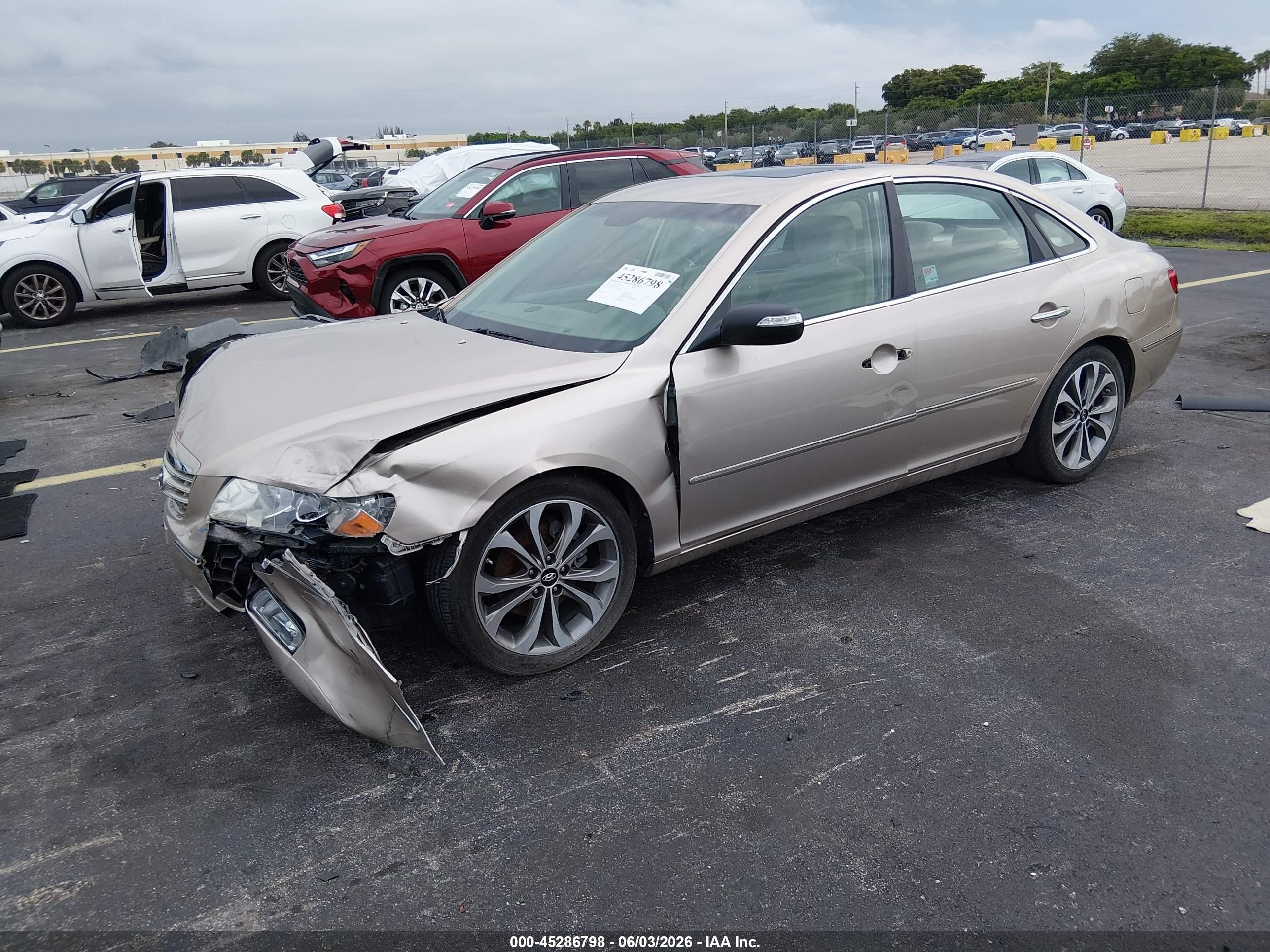 2006 Hyundai Azera Limited/se Cream vin: KMHFC46F06A084582