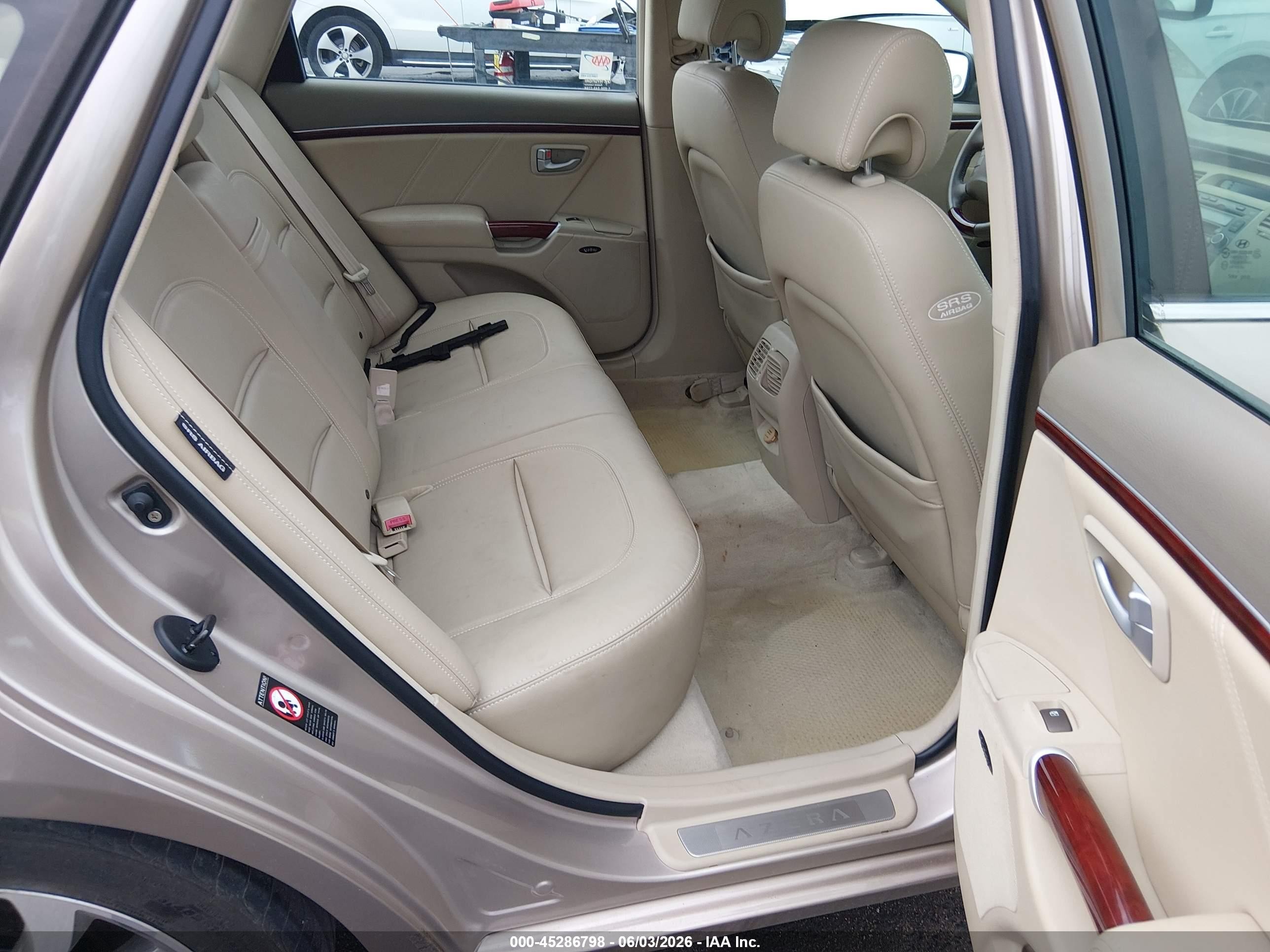 2006 Hyundai Azera Limited/se Cream vin: KMHFC46F06A084582