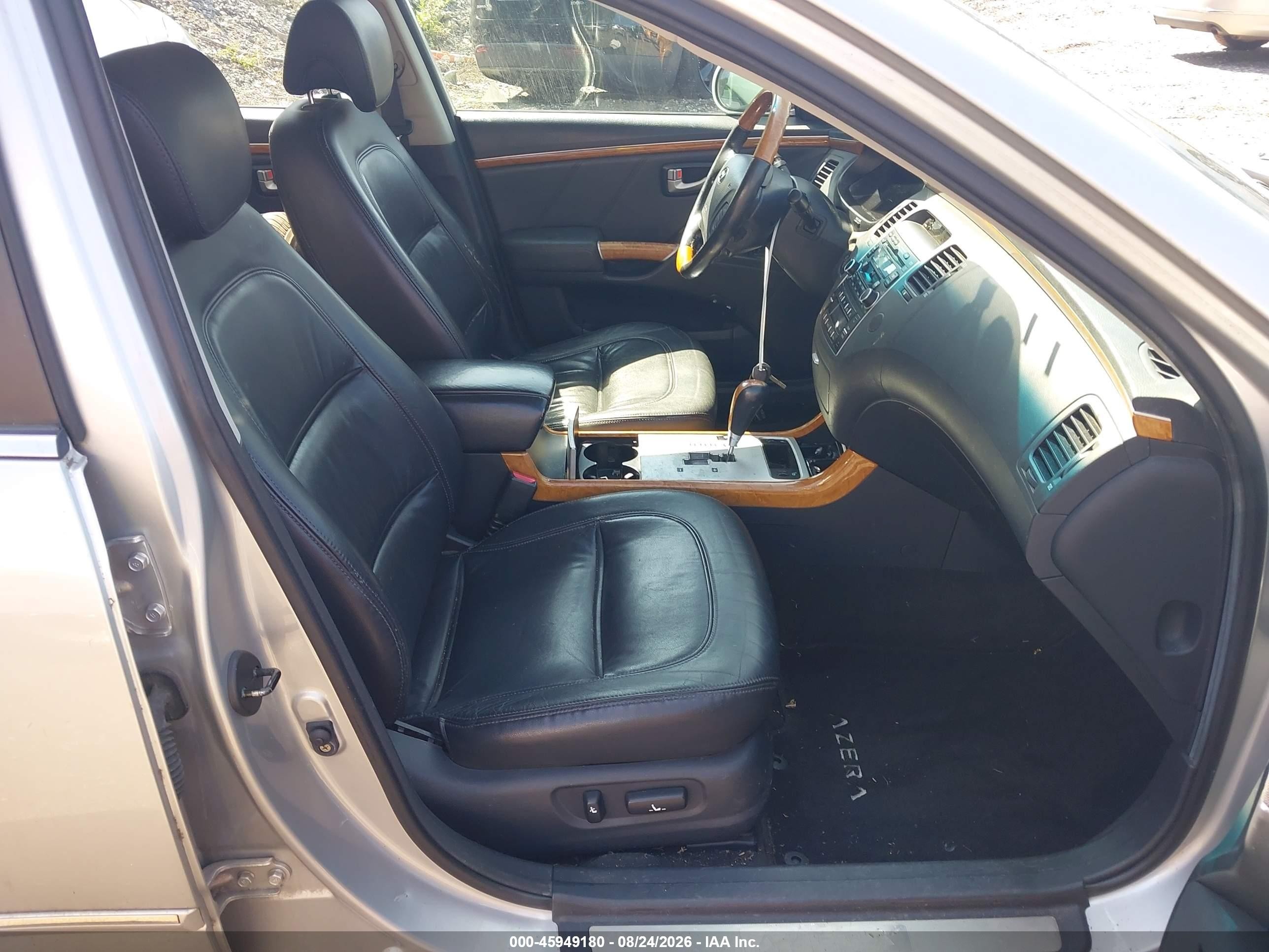 2006 Hyundai Azera Limited/se Silver vin: KMHFC46F06A133814