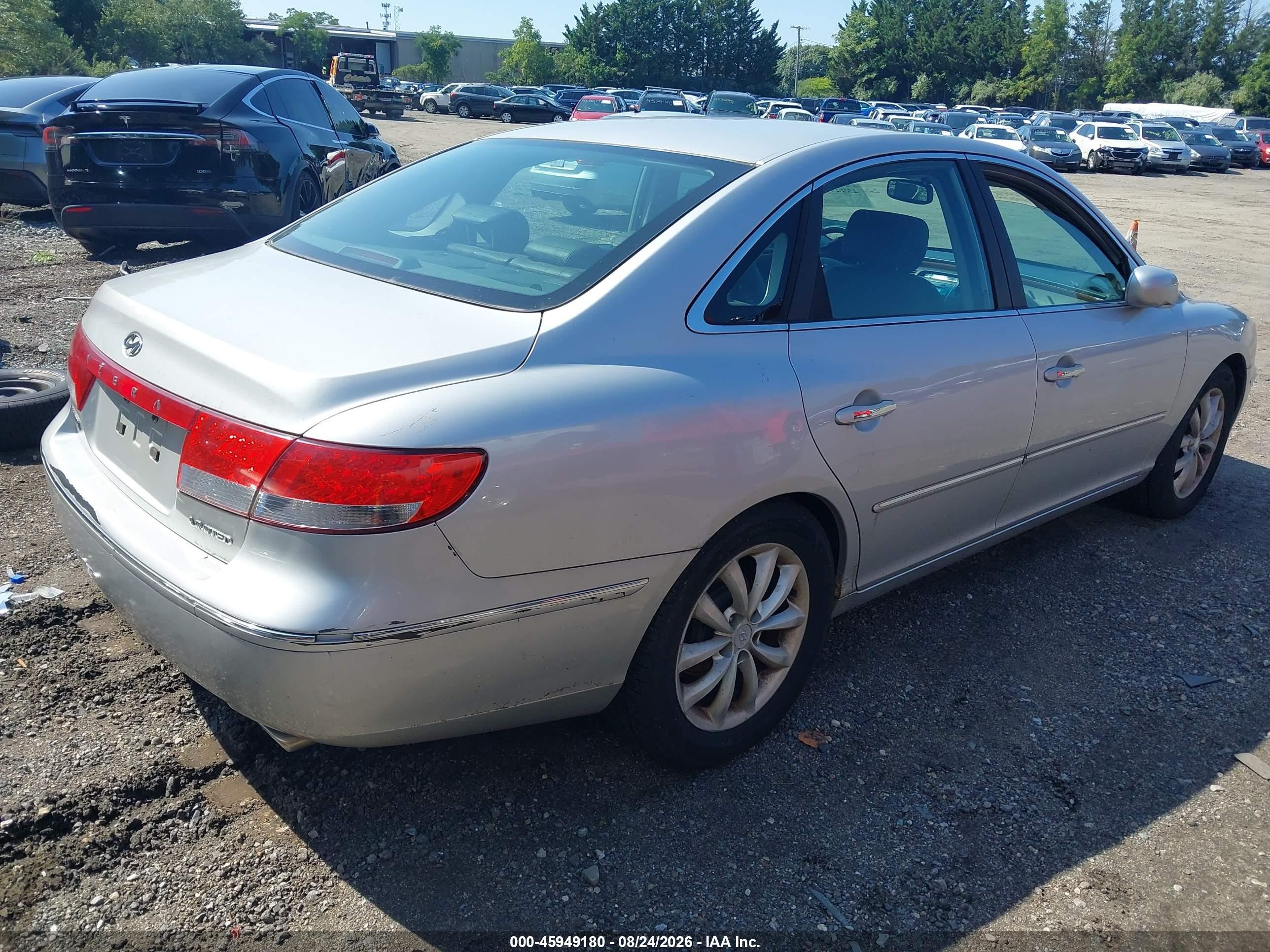 2006 Hyundai Azera Limited/se Silver vin: KMHFC46F06A133814